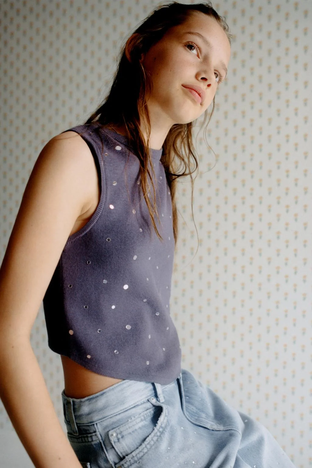 Вязаная кофта с зеркальными аппликациями