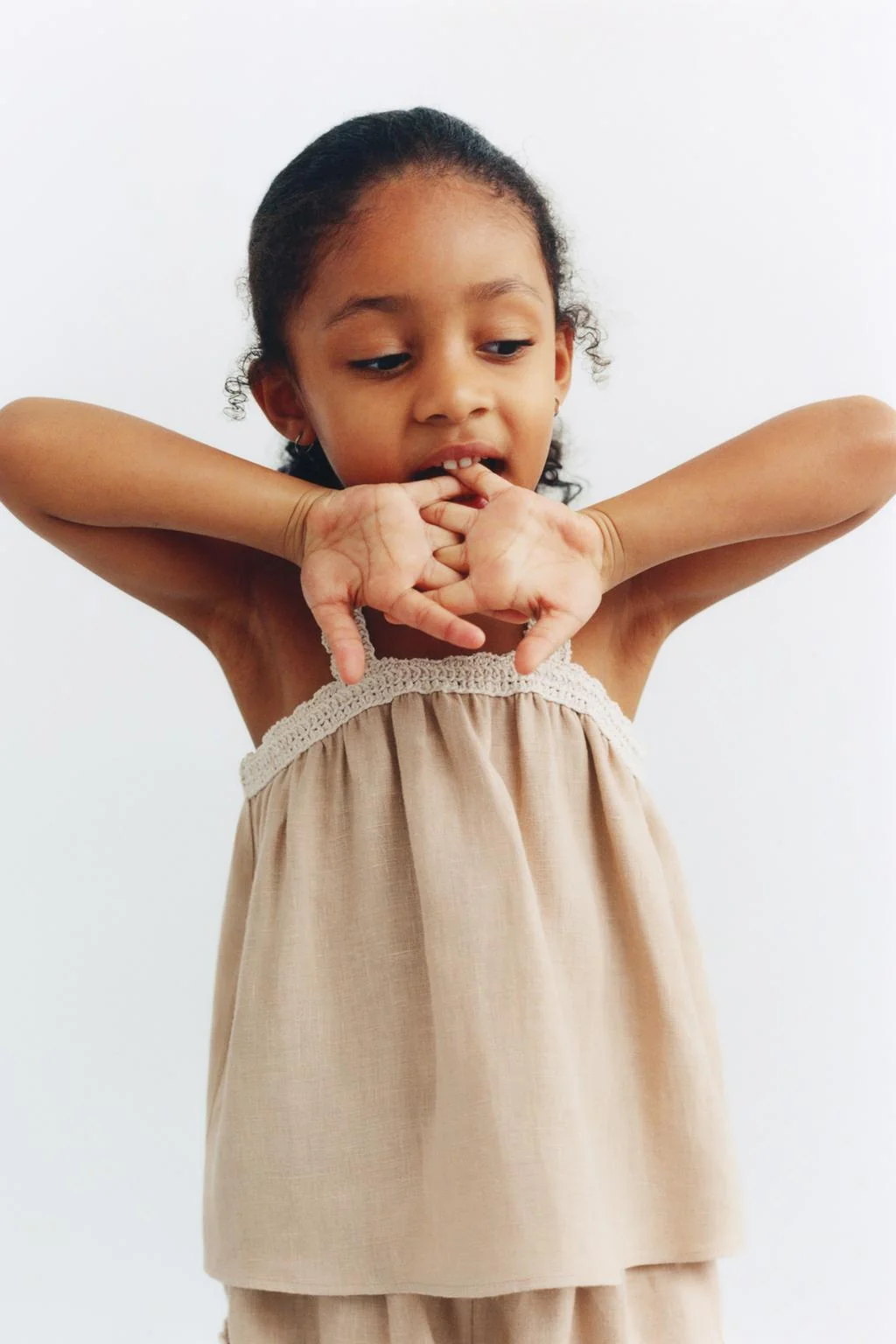 Топ из 100% льняного кружева