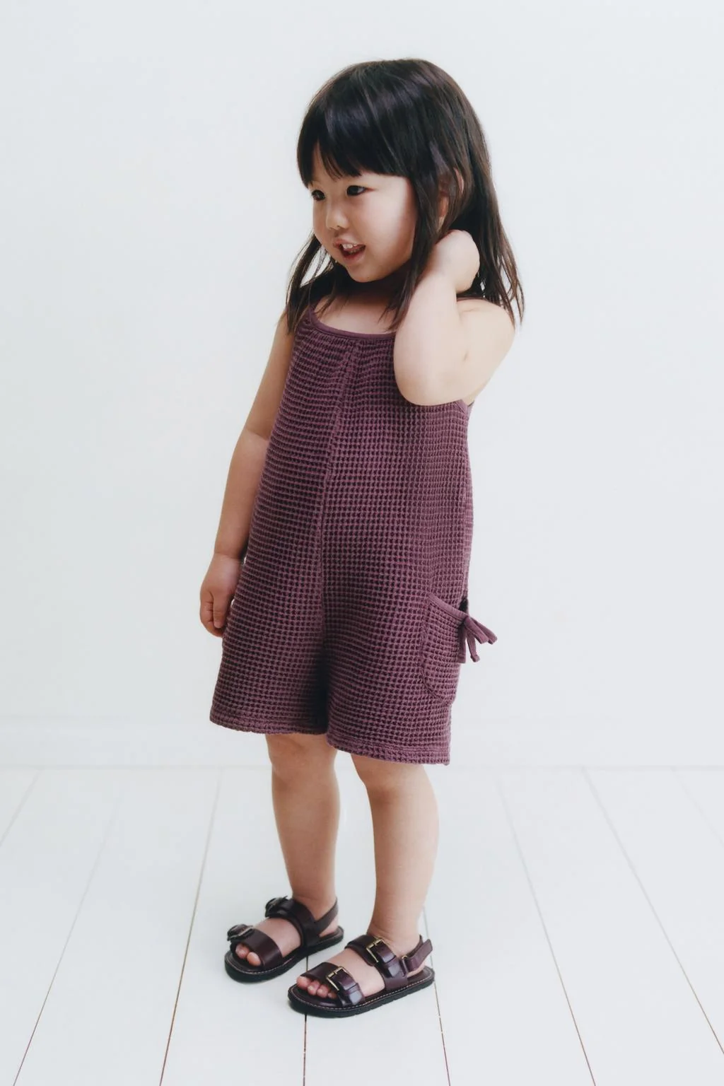 Короткий комбинезон из жаккардовой вязки с бантами — Блюзки | платья