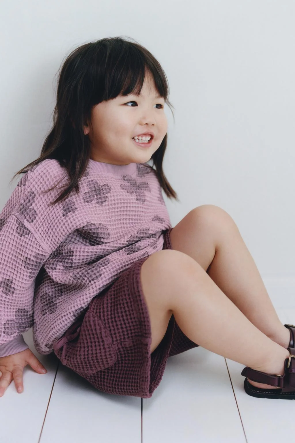 Свитшот с узором в виде ромбов и цветочным принтом