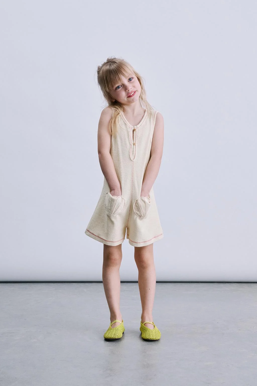 Купальник из махровой ткани со звездчатыми карманами