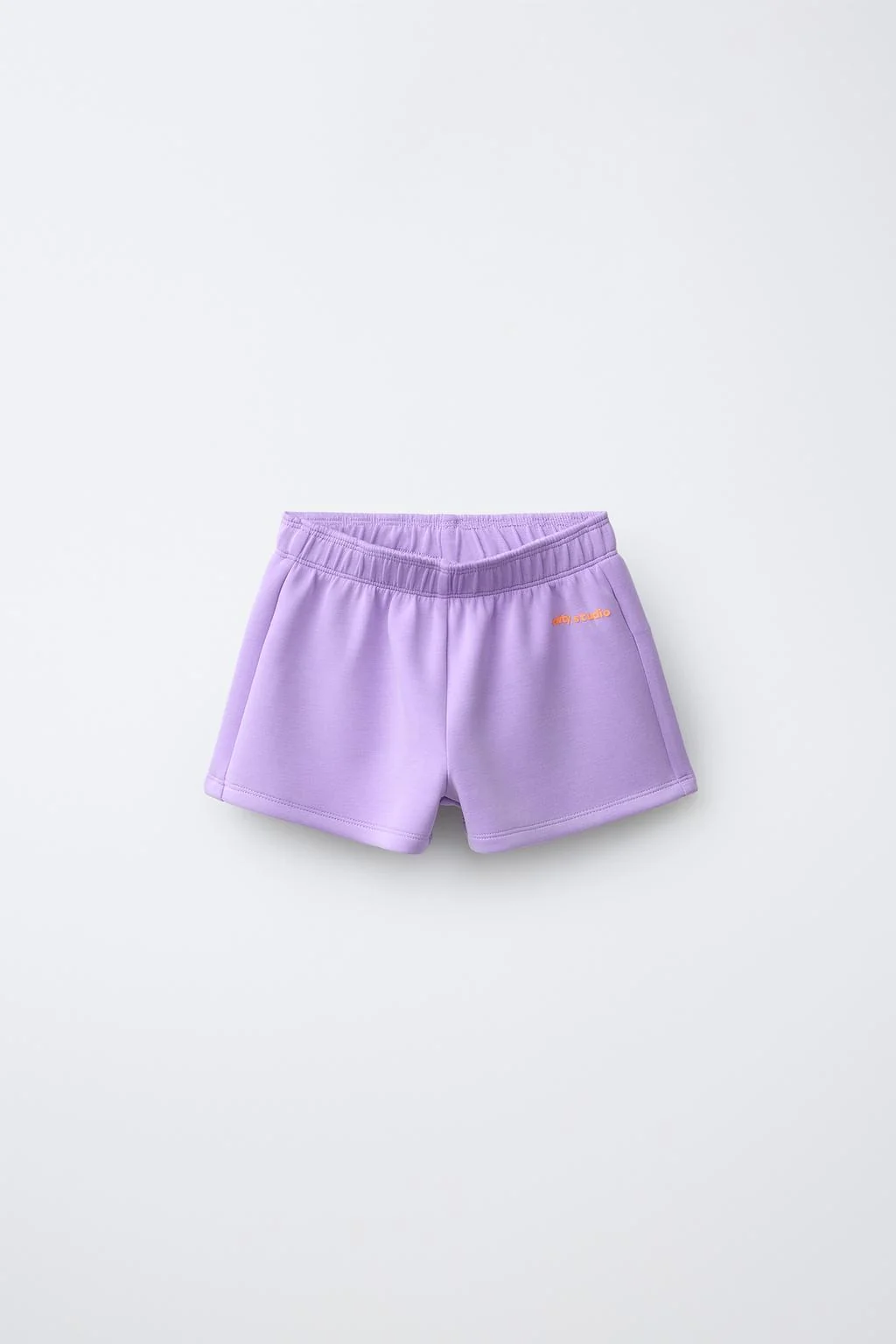 Бермуды с надписью в рельефе