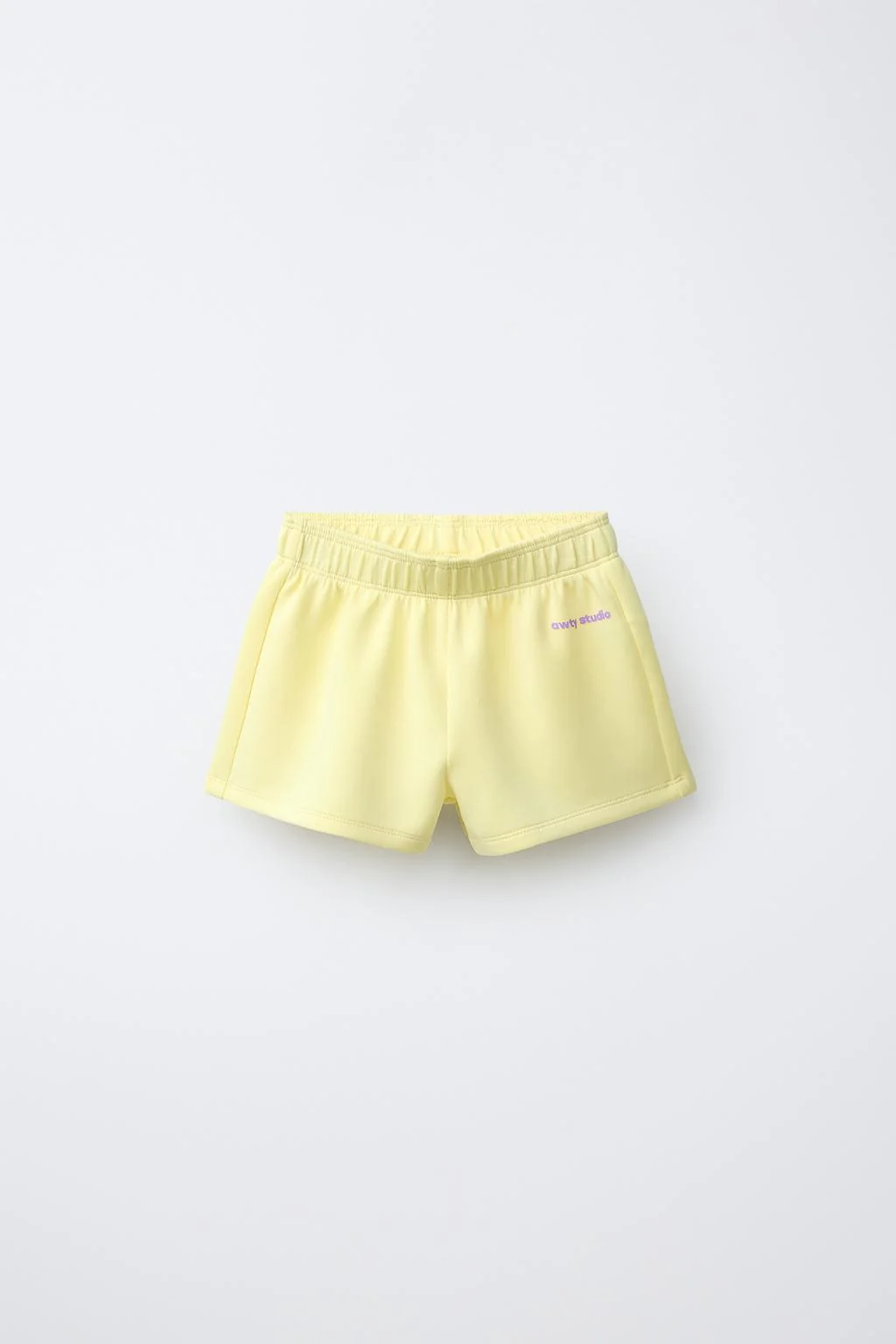 Бермуды с надписью в рельефе