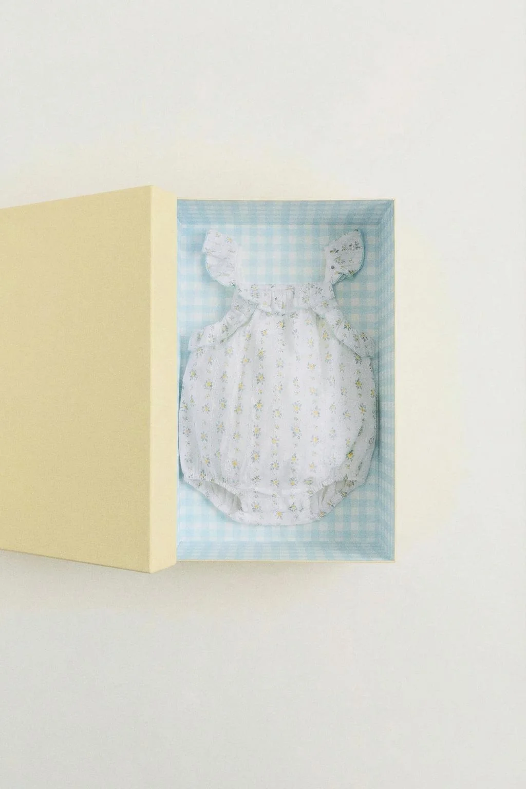 Комбинезон с английской вышивкой с цветочным узором