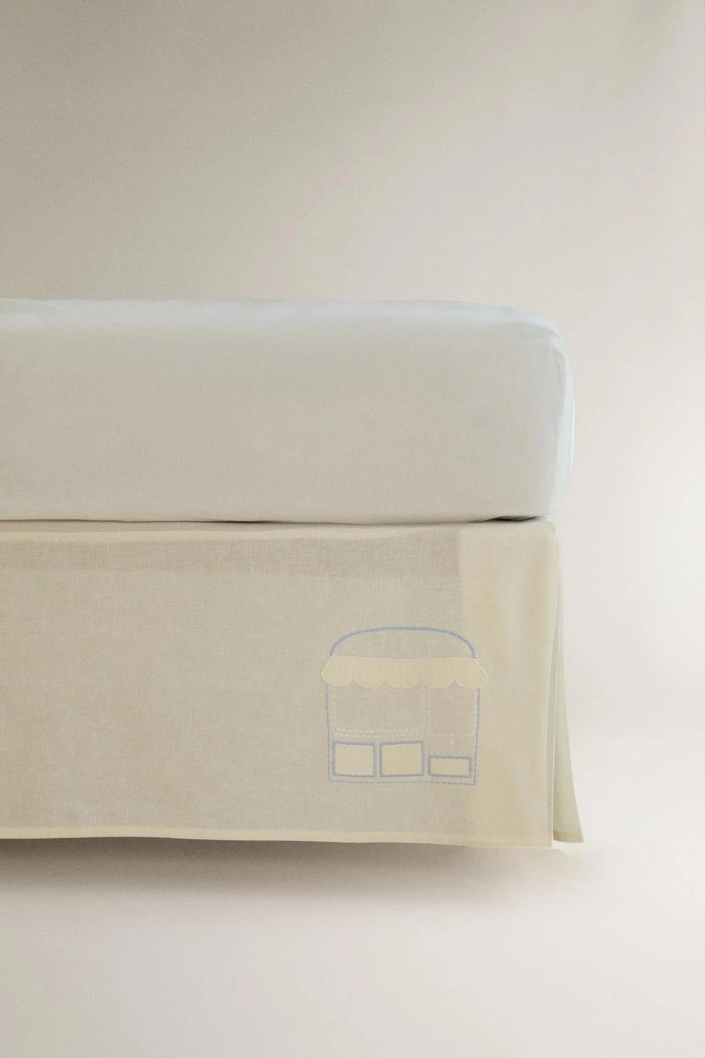 Вышитая простыня из льна и хлопка для детей — Дом для детей