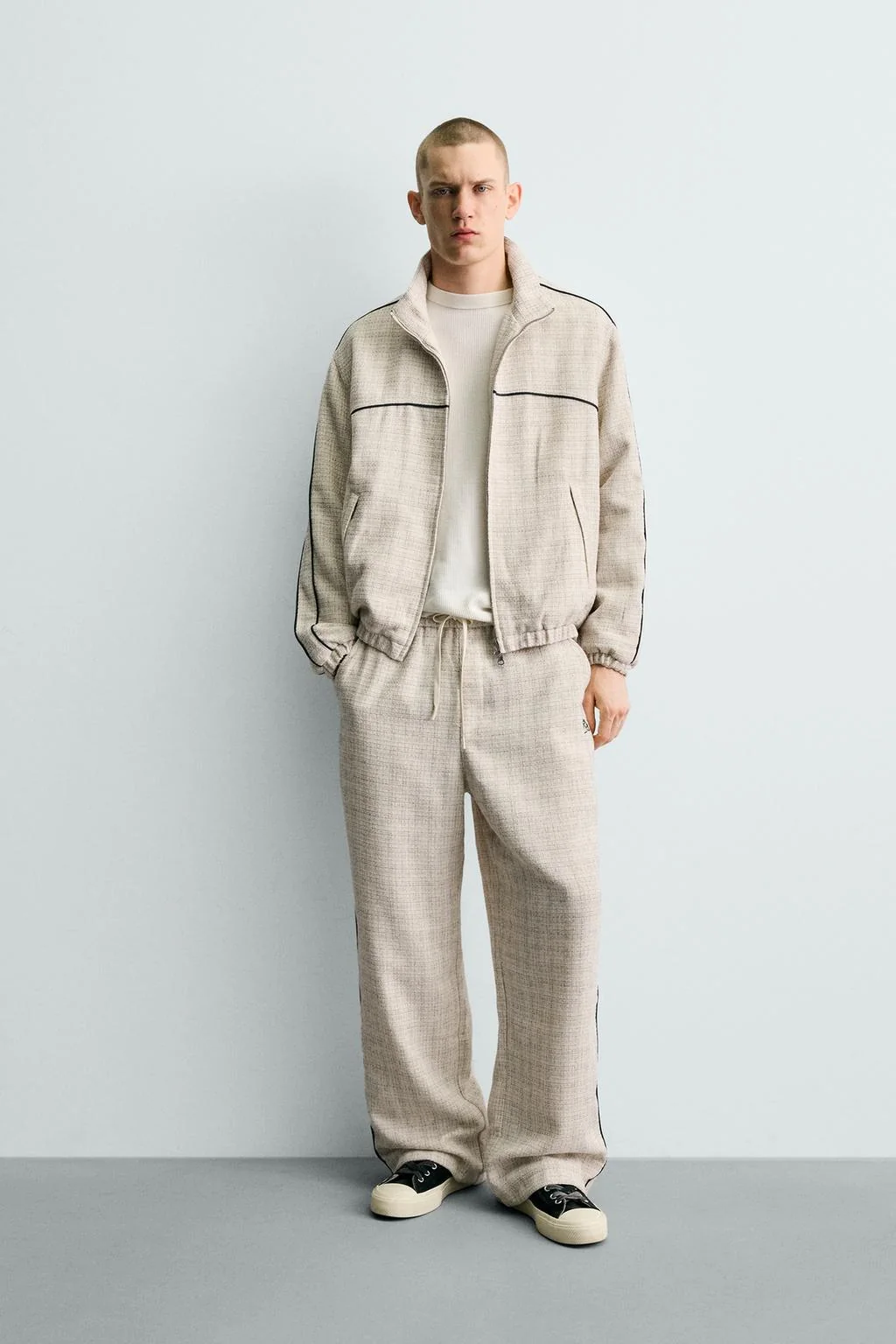 Джоггеры с контрастной боковой лентой