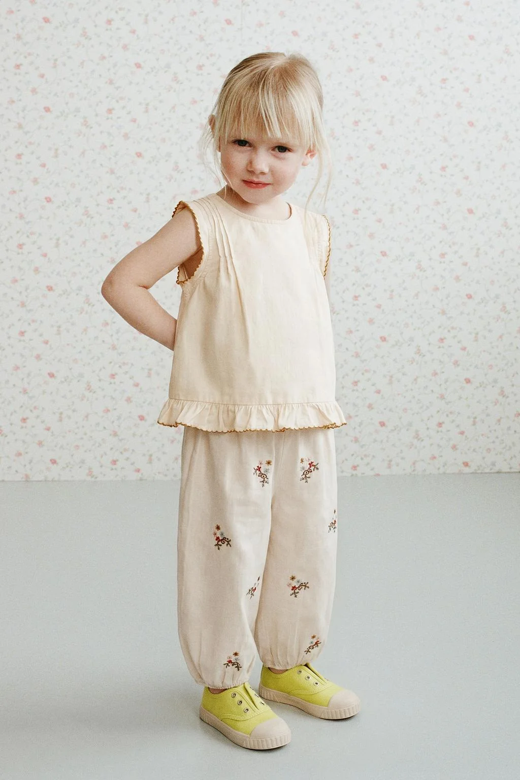 Кроссовки из ткани