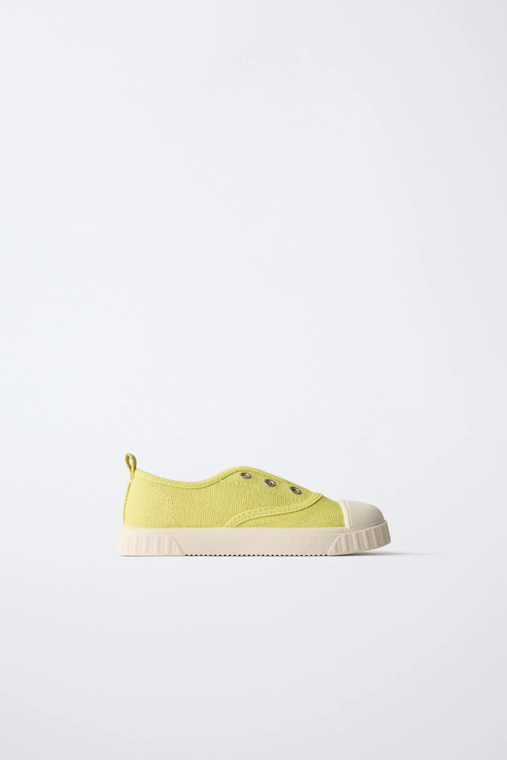 Кроссовки из ткани