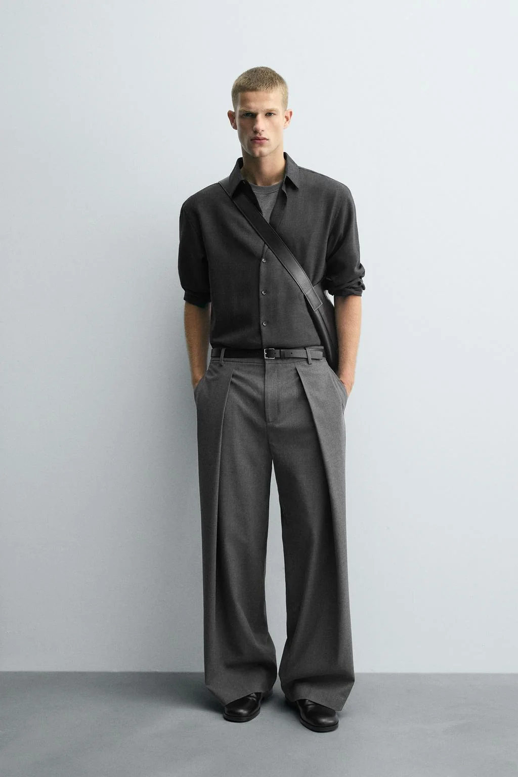 Брюки со складками свободного кроя