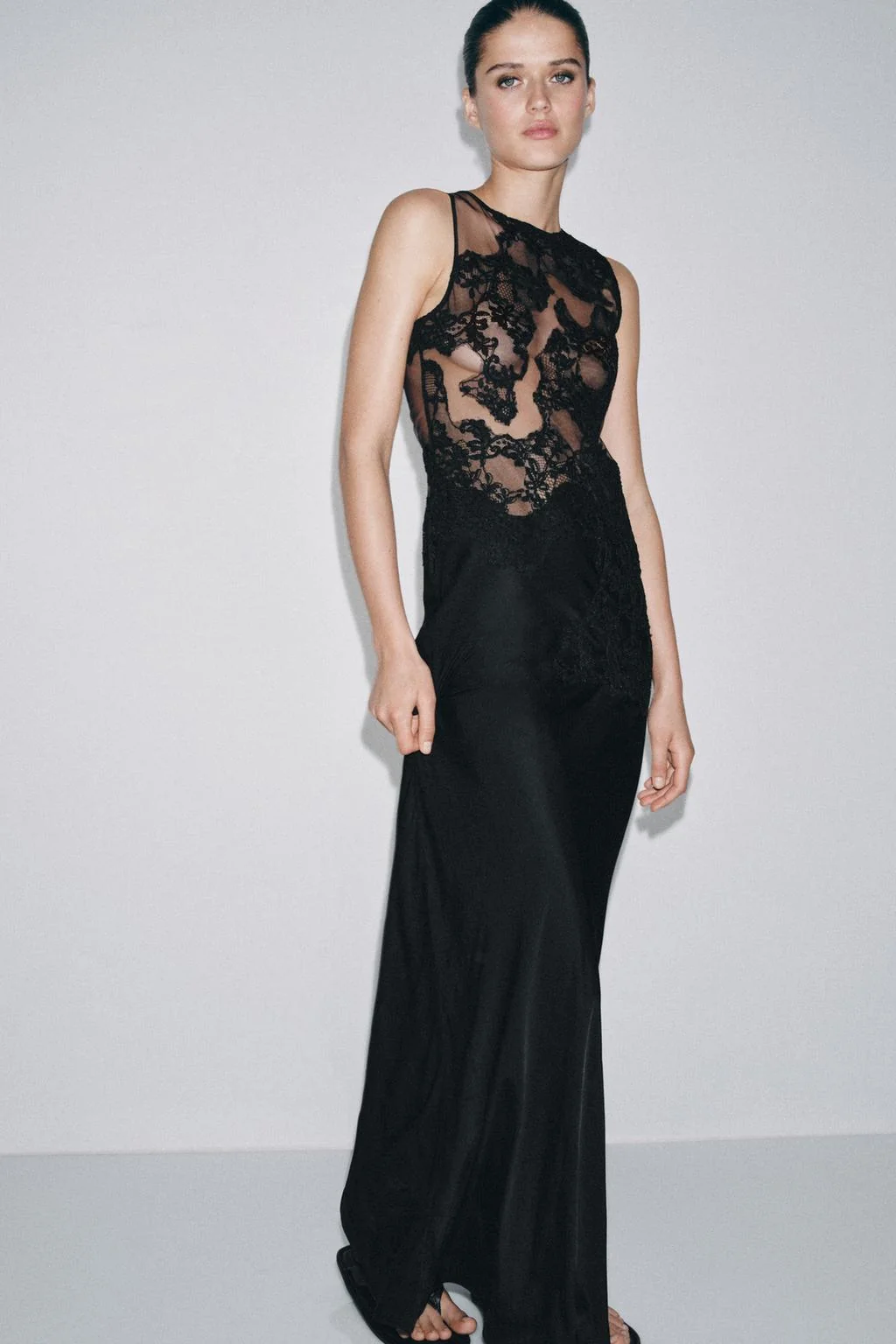 Длинное платье с сетчатым кружевом