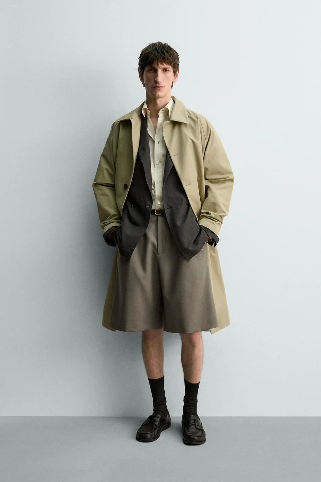 Шорты-бермуды из 100% шерсти со складками — Архив