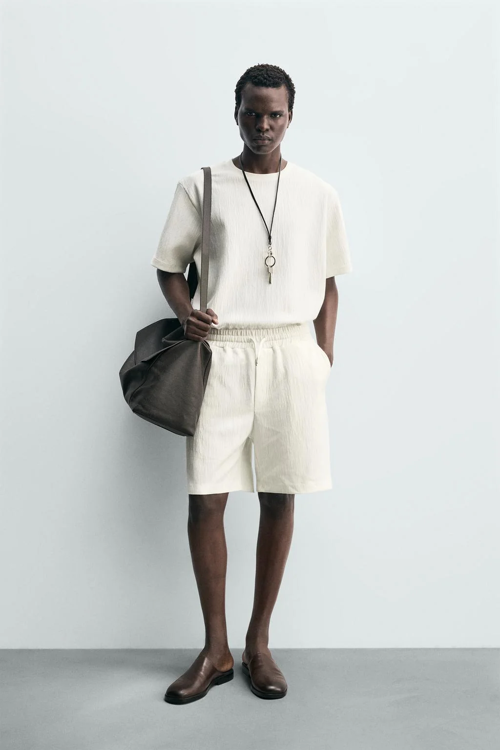 Шорты-бермуды джоггеры с текстурой