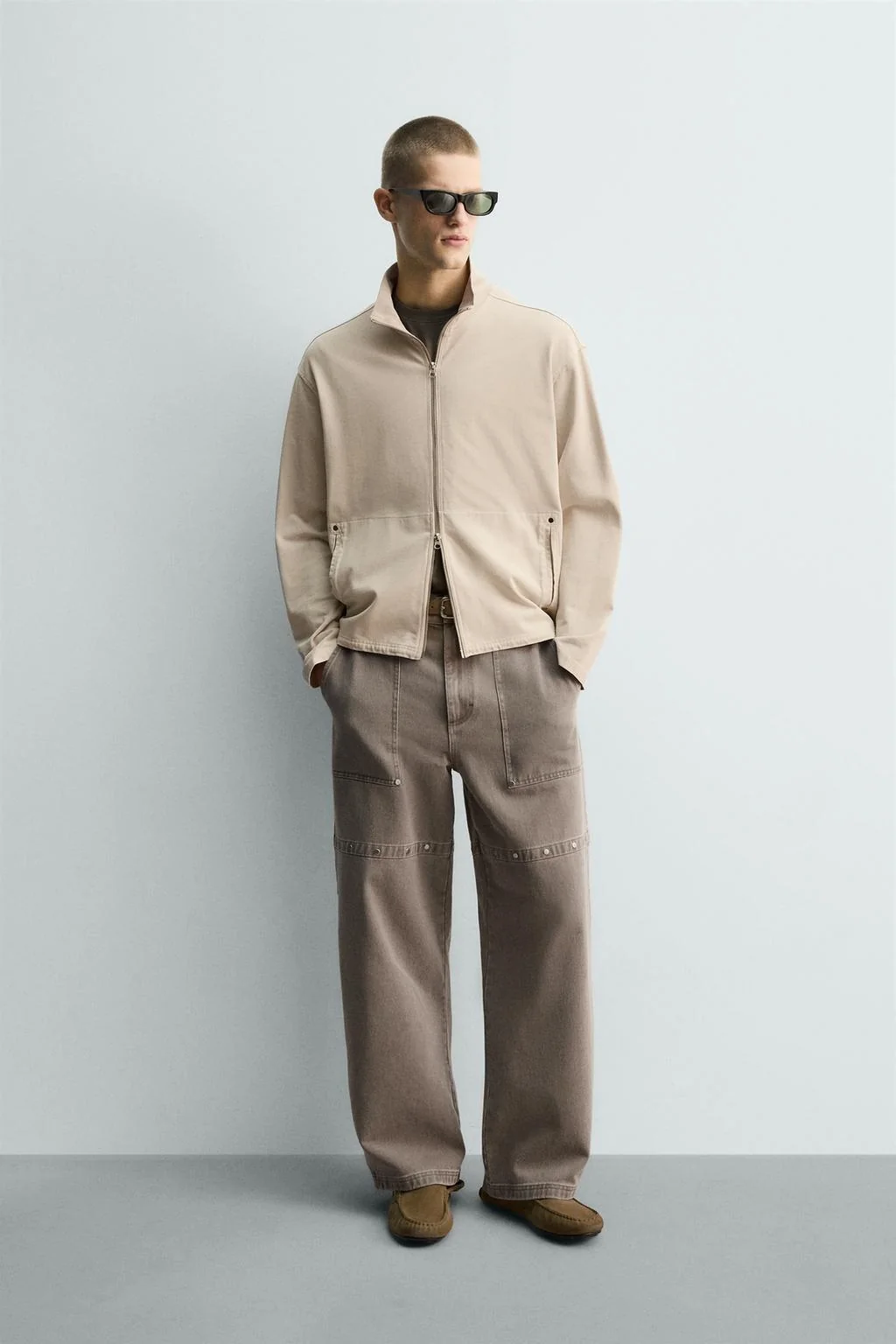 Свитшот на молнии с эффектом потёртости