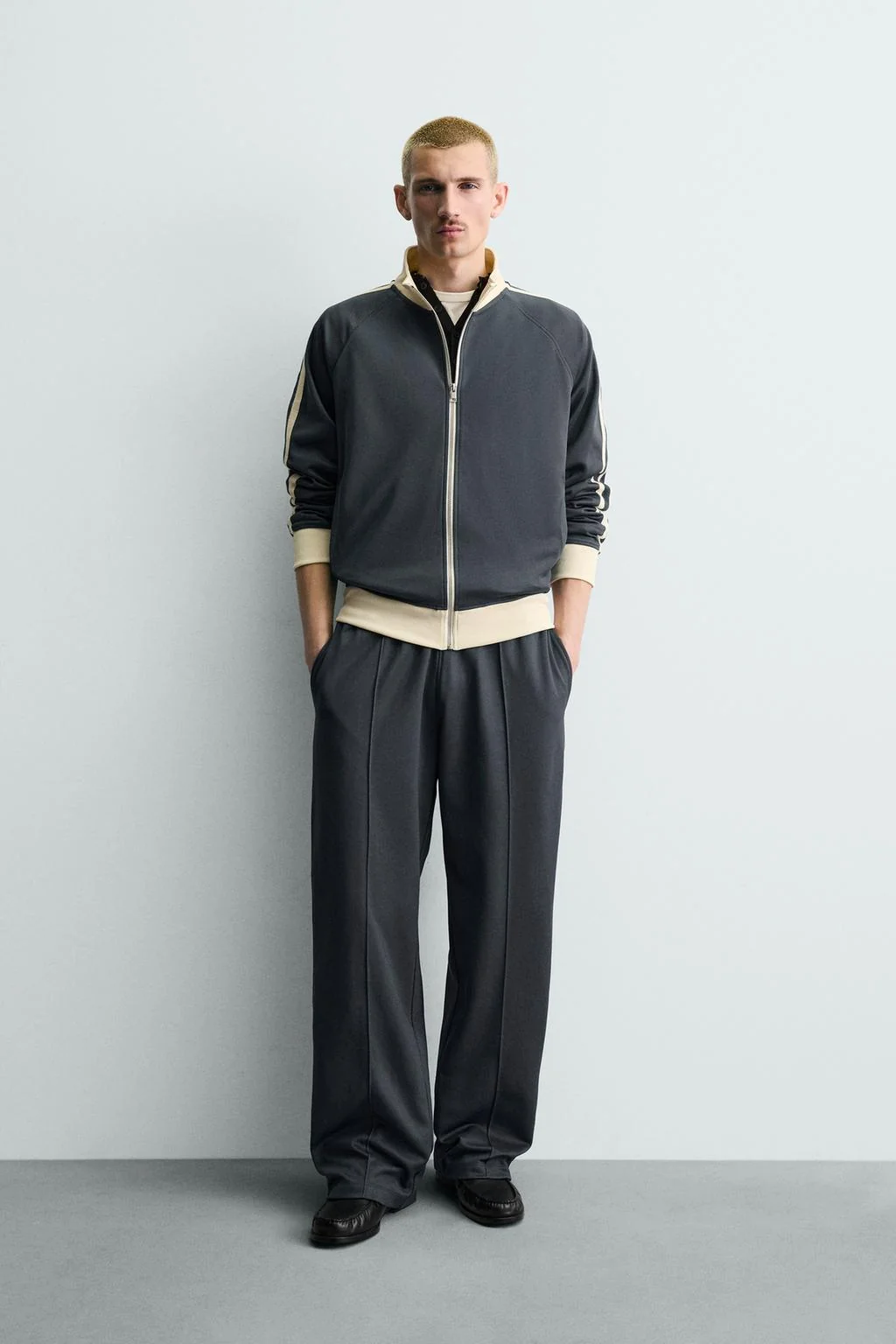 Свитшот на молнии в полоску