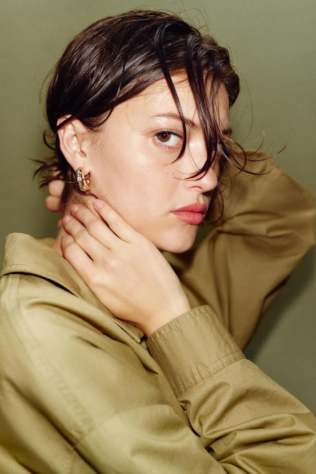 Набор серёг-колец с пуговицами и стразами