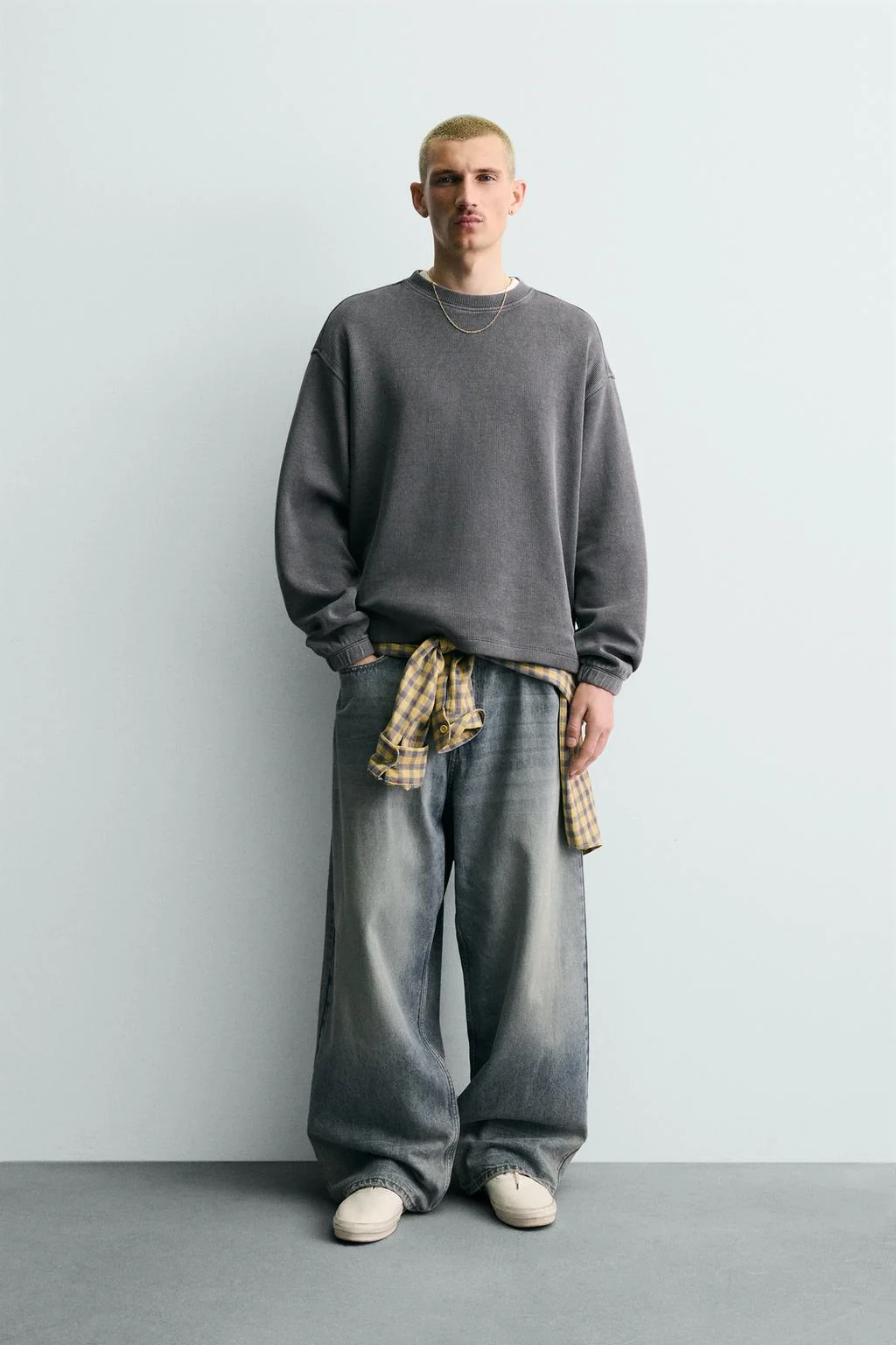 Свитшот текстурированный с эффектом потёртости