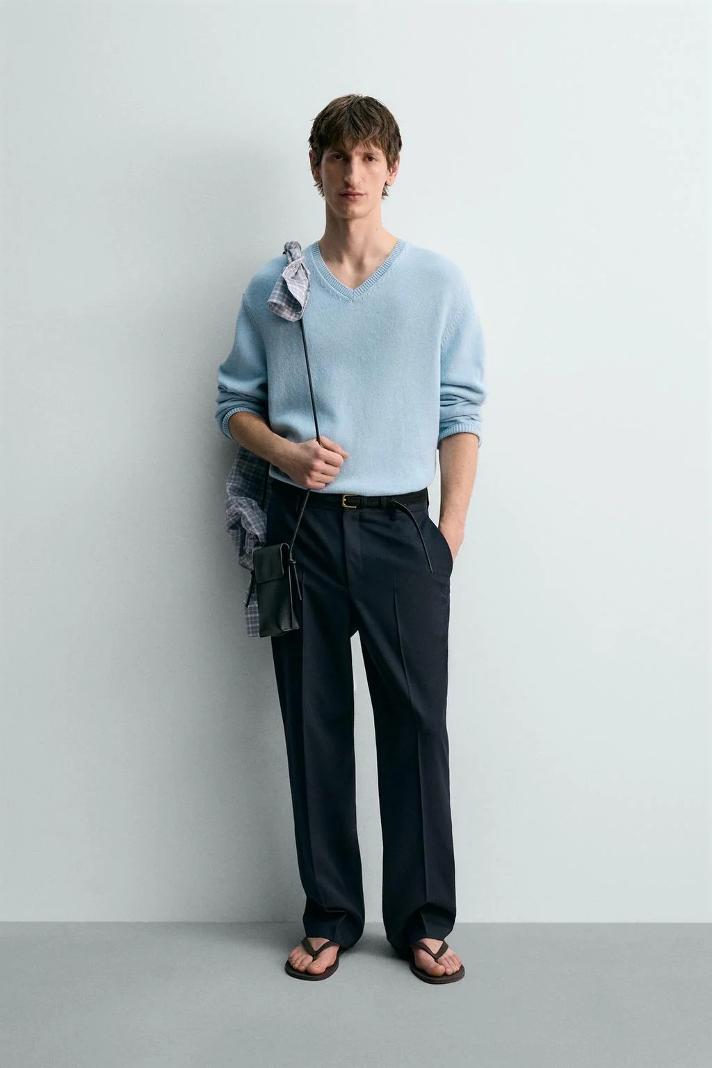 Свитер с V-образным вырезом из льняно-хлопковой смеси — Архив