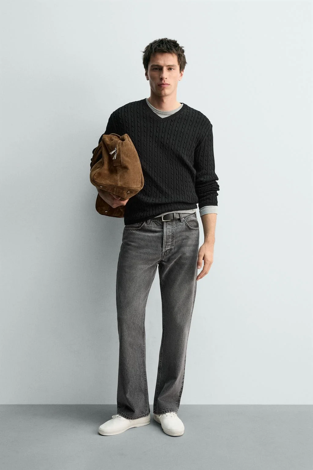 Свитер с кабельным трикотажем и структурным кроем