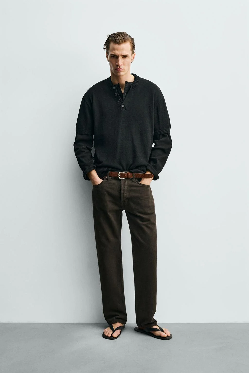 Хлопково-льняная трикотажная футболка — Хенли