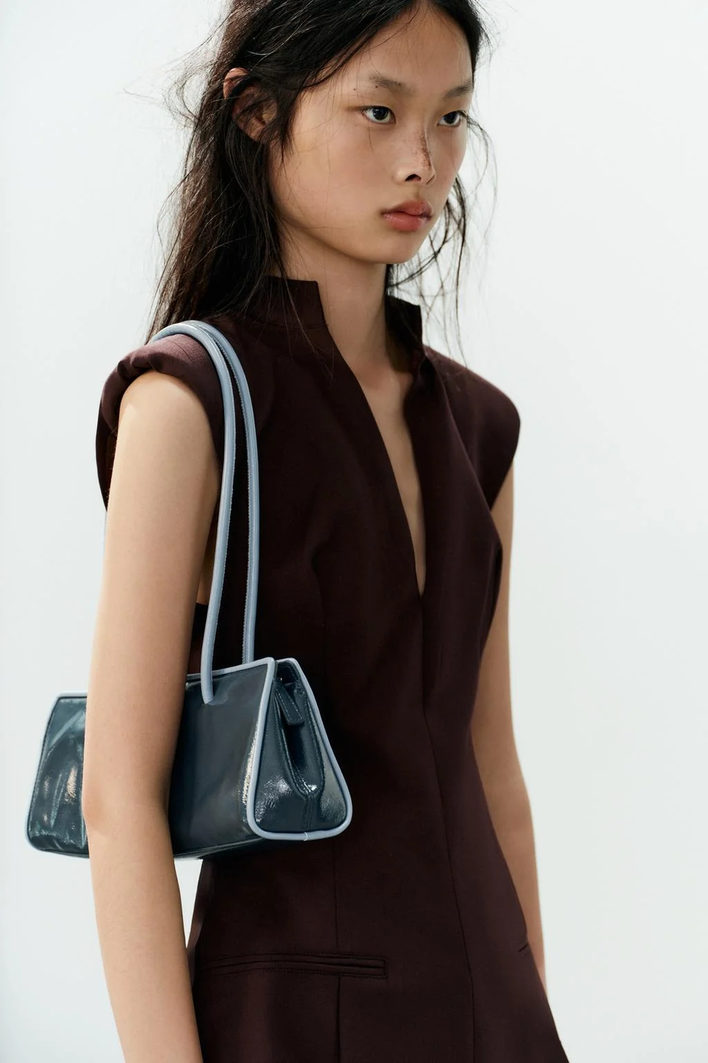ELONGATED SHOULDER BAG