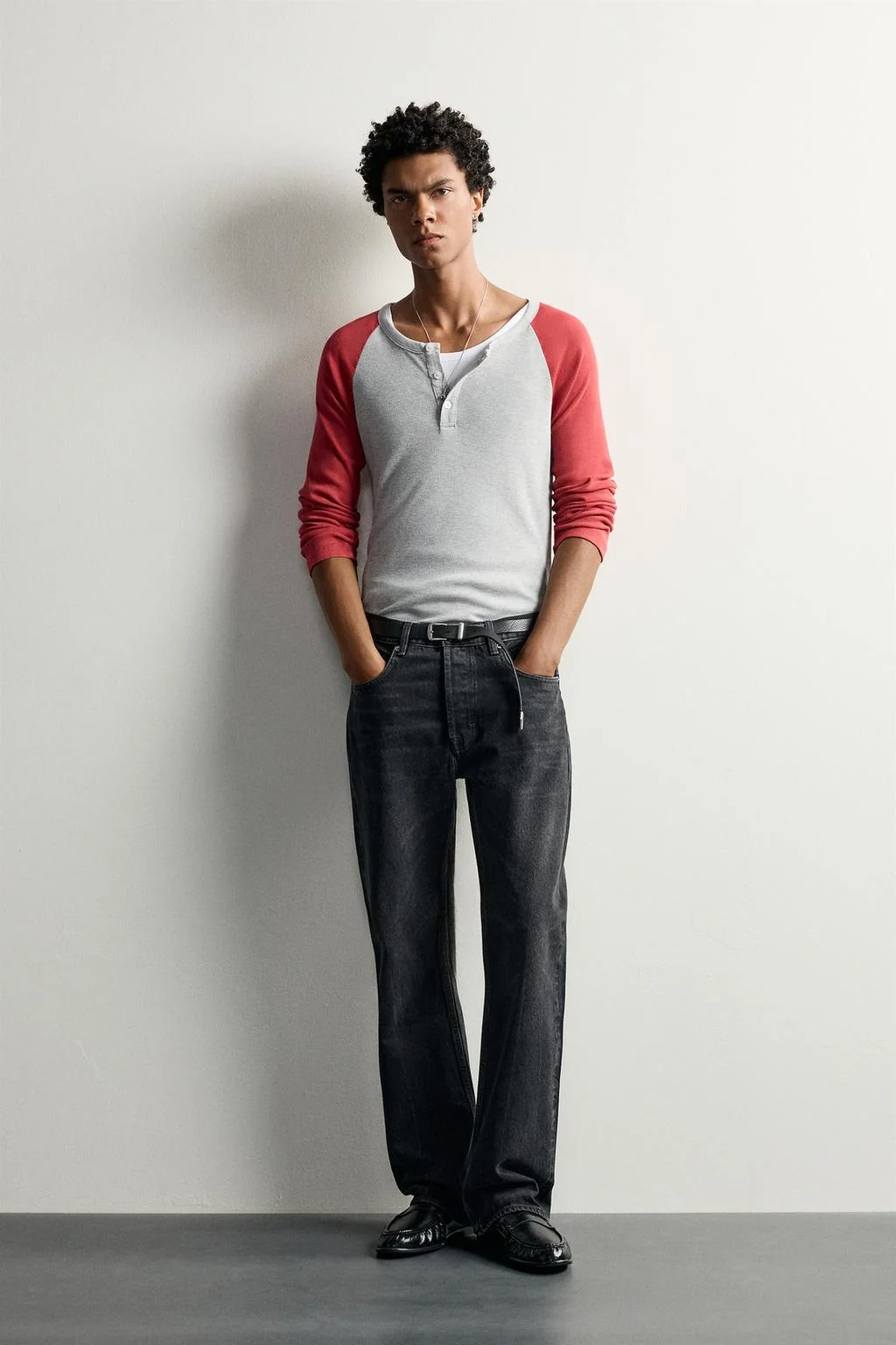 Футболка slim fit с цветовым блоком