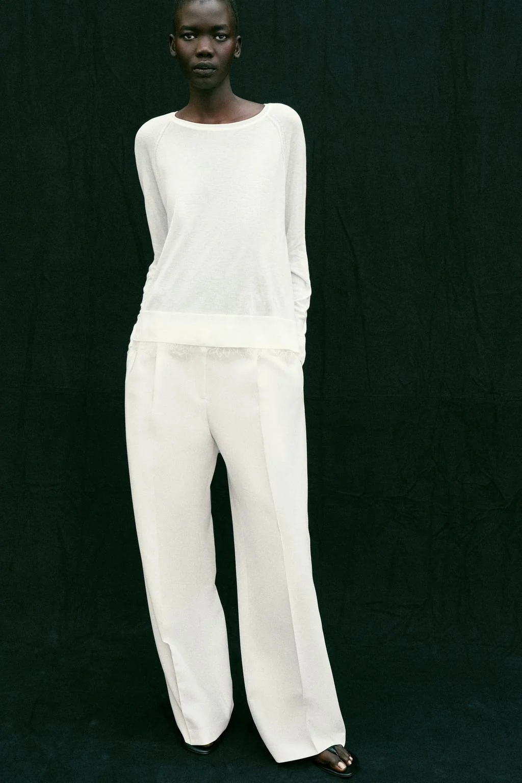 Трикотажный свитер с кружевом