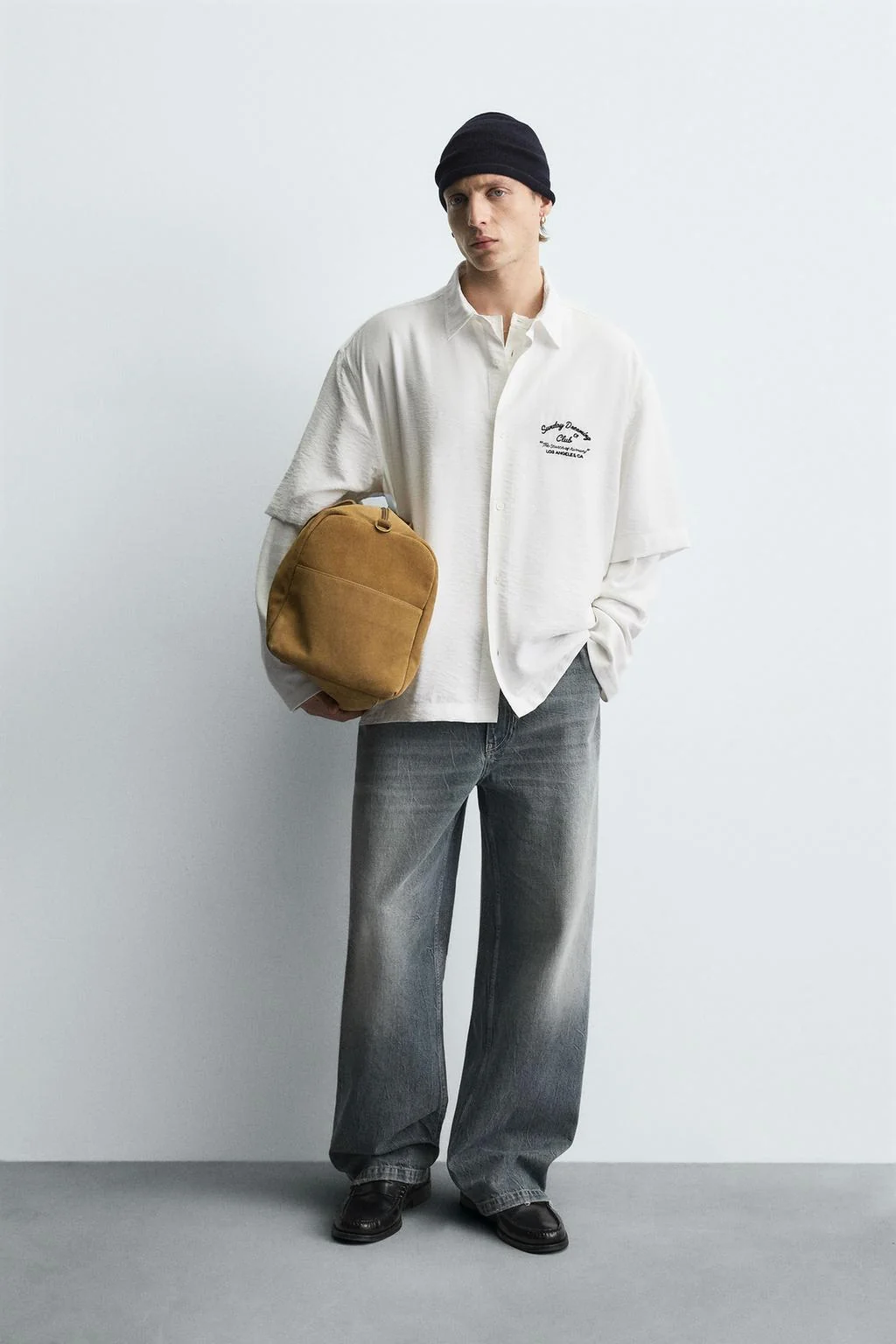 Рубашка с вышивкой и струящейся тканью