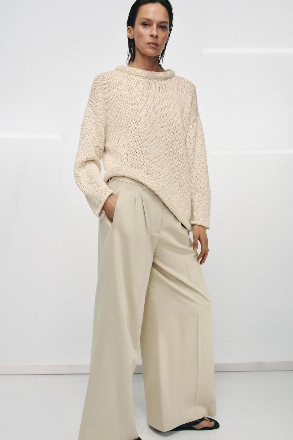 Асимметричный трикотажный свитер