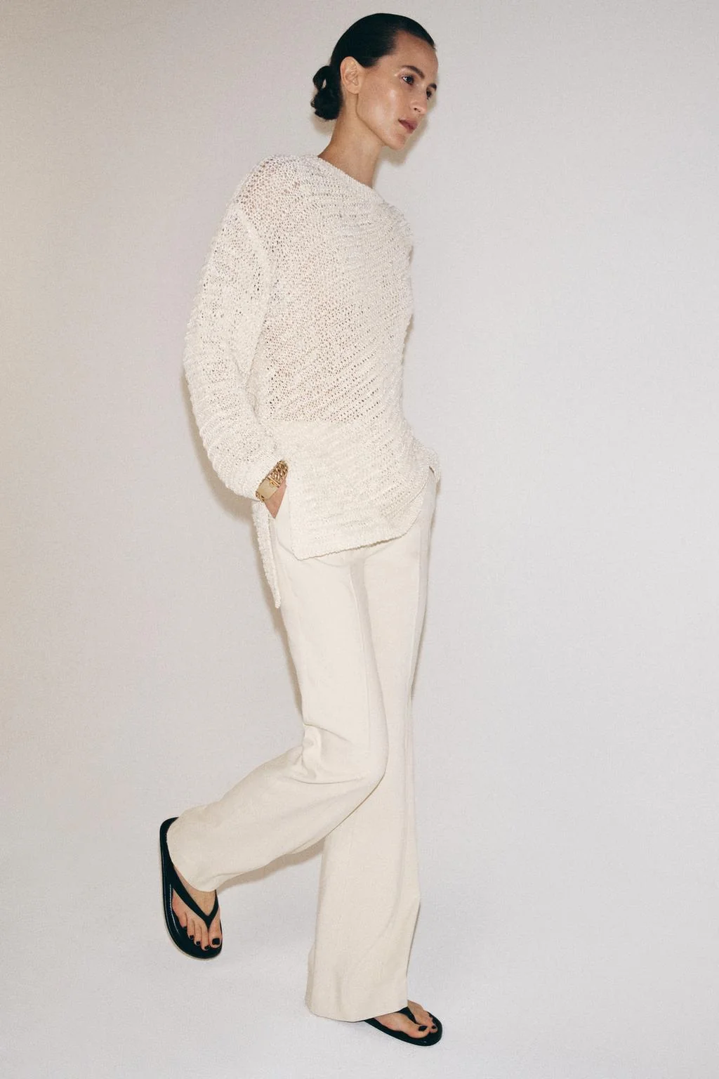 Оверсайз асимметричный трикотажный свитер