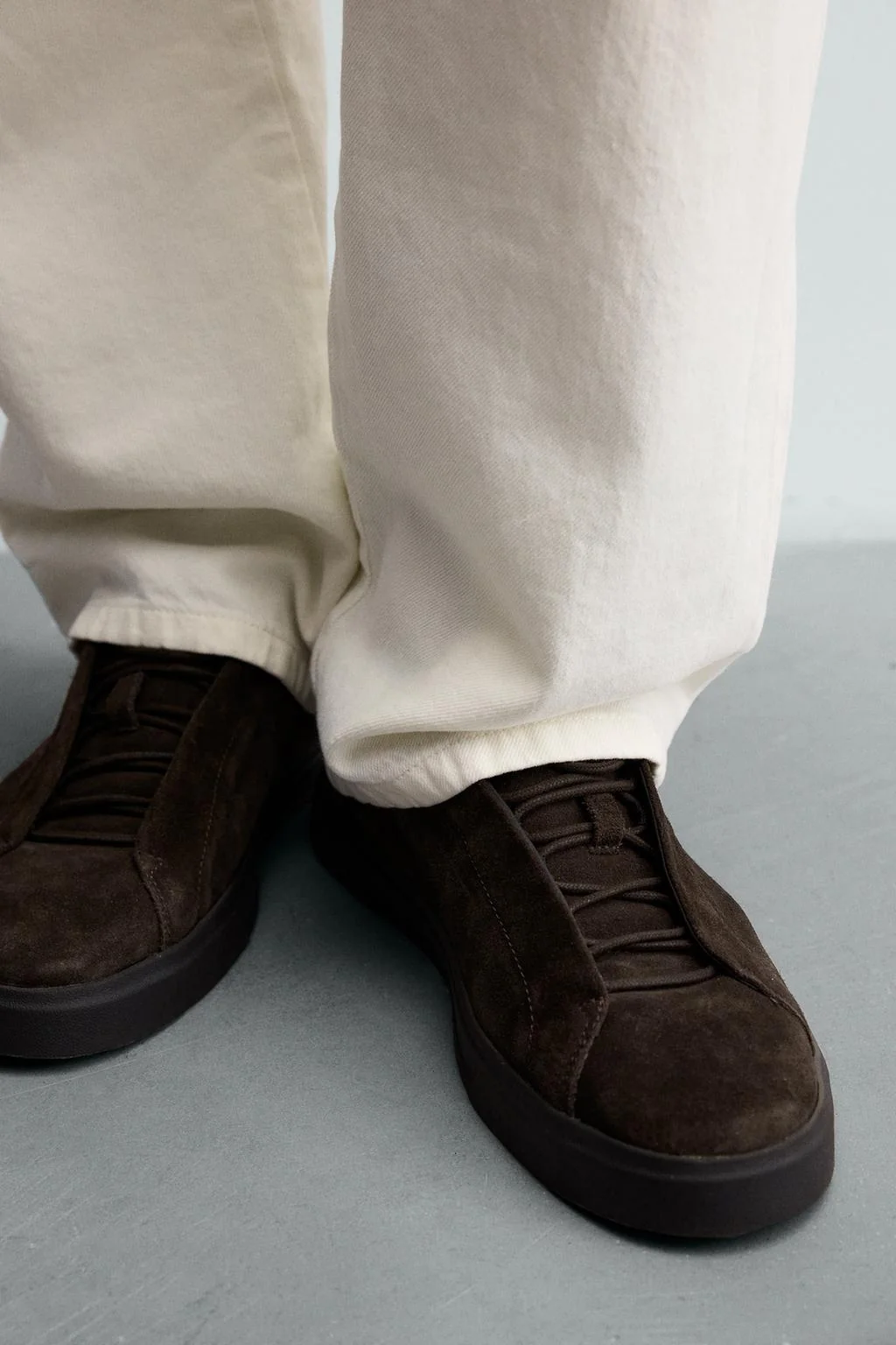 Кроссовки из кожи