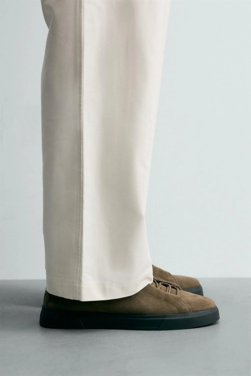 Кроссовки из кожи