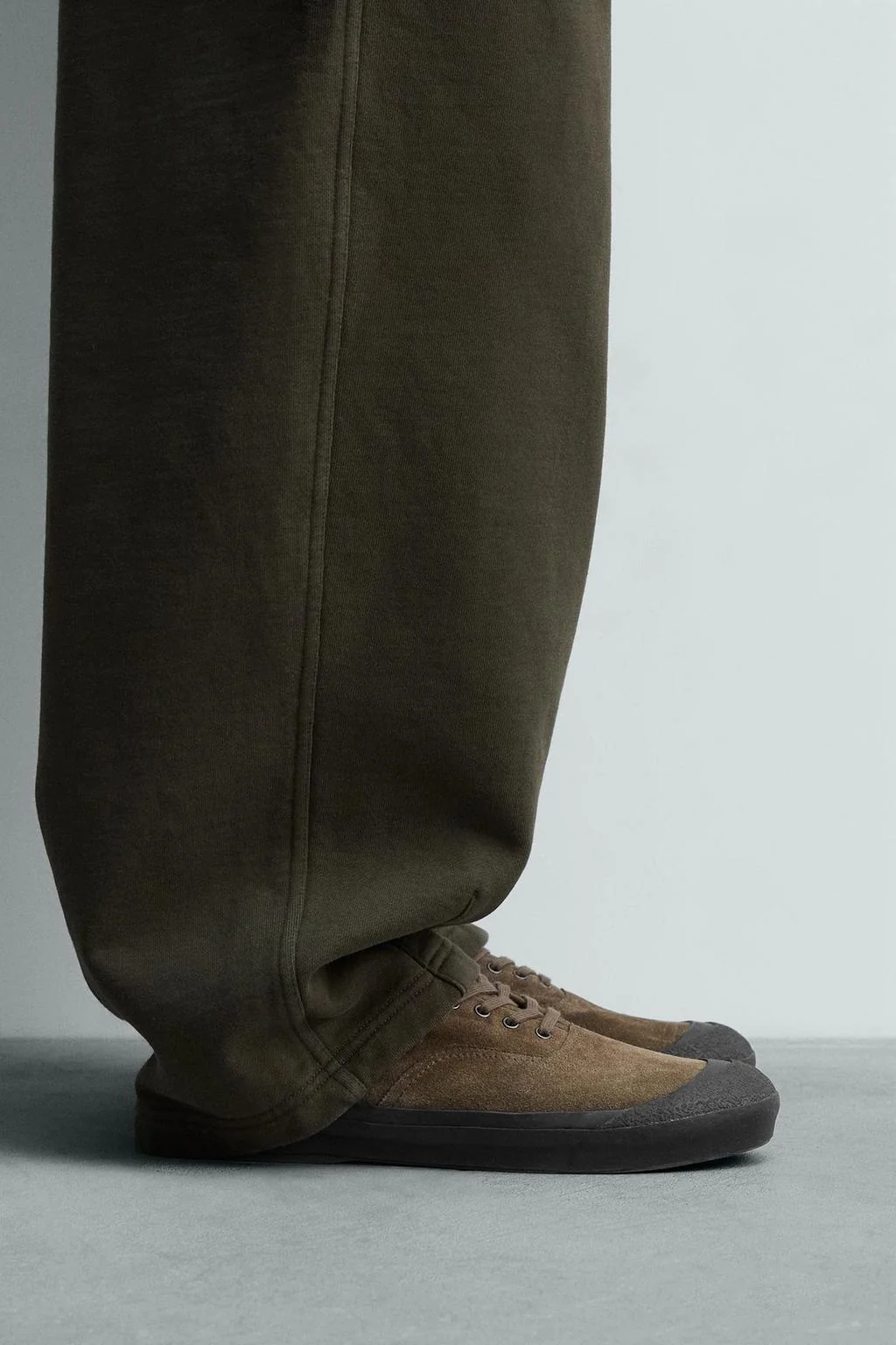 Кожаные кроссовки