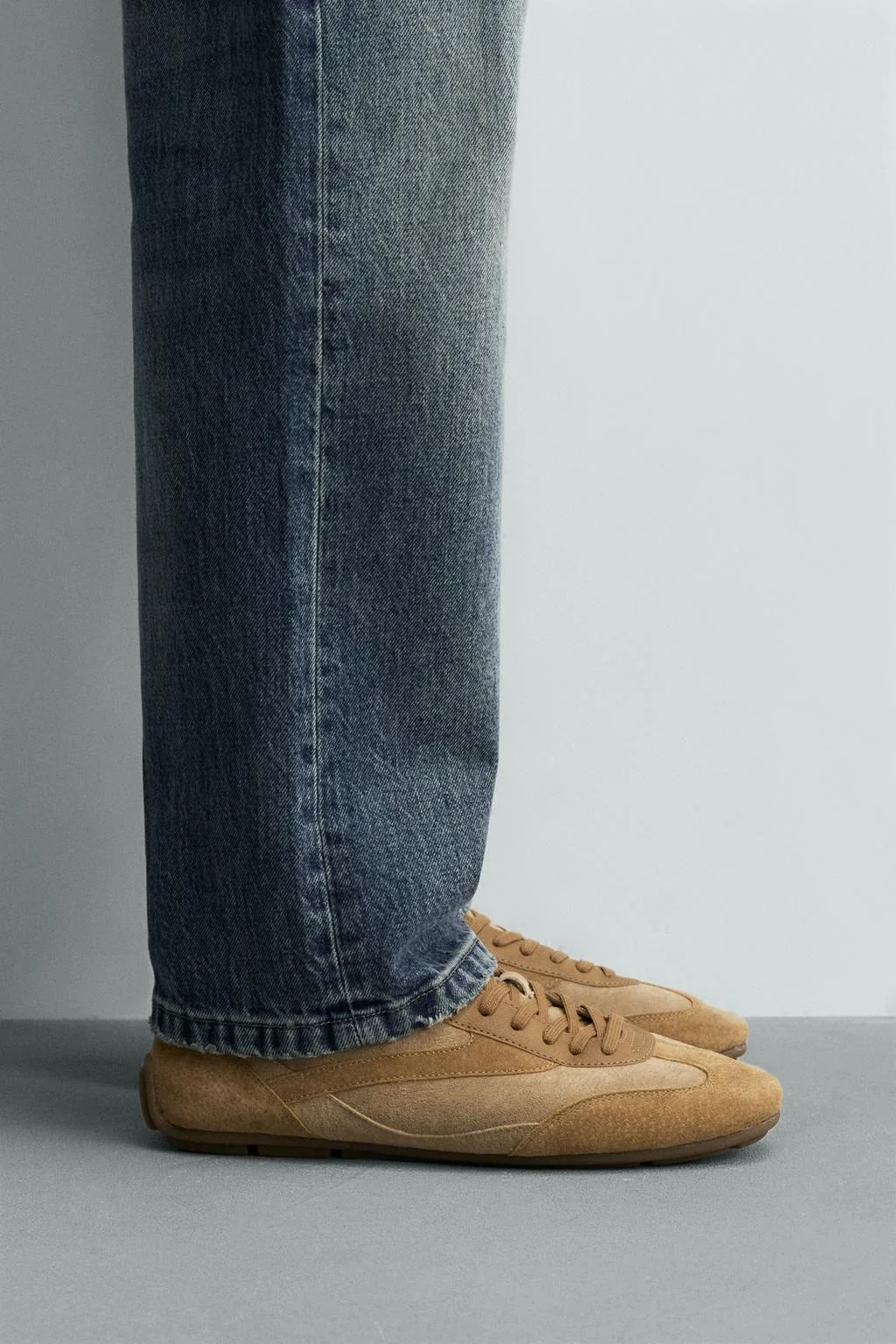 Кожаные кроссовки