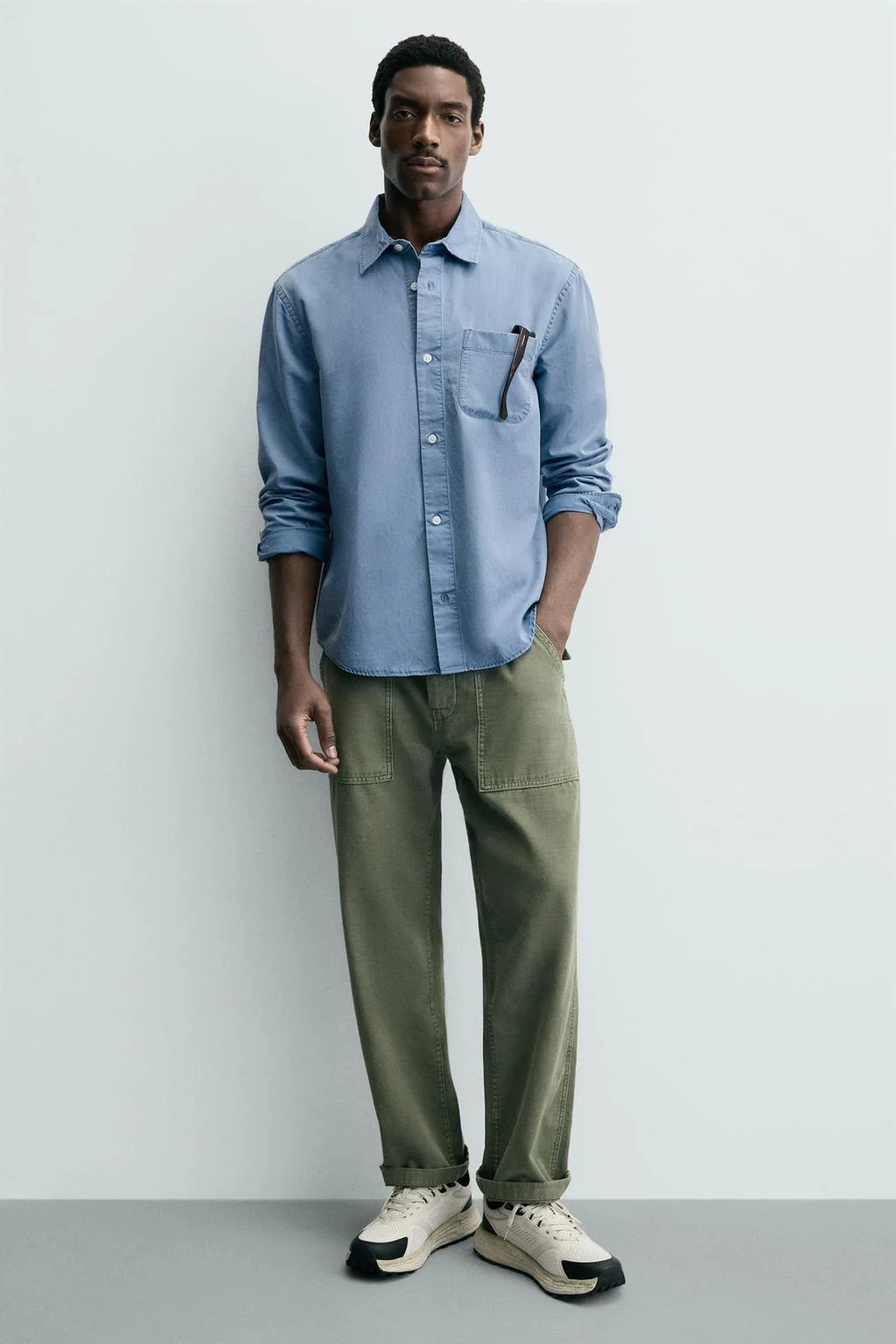 Технические кроссовки