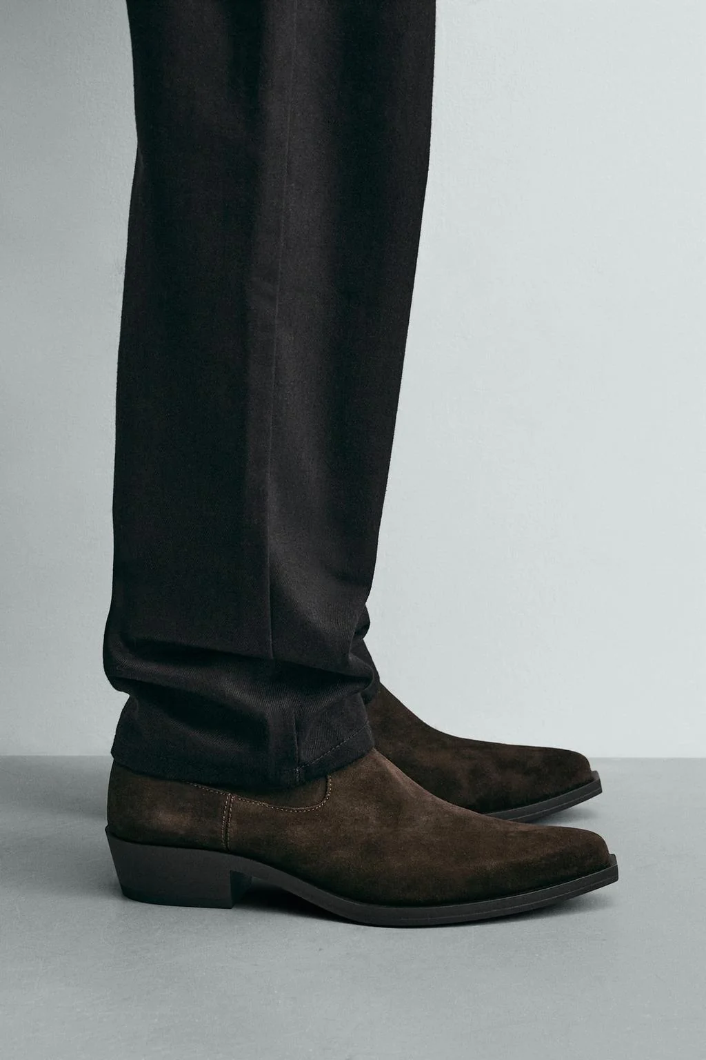 Ботинки ковбойские с заостренным носком