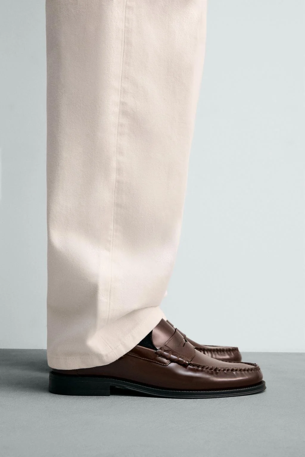 Кожаные лоферы с монеткой — Обувь