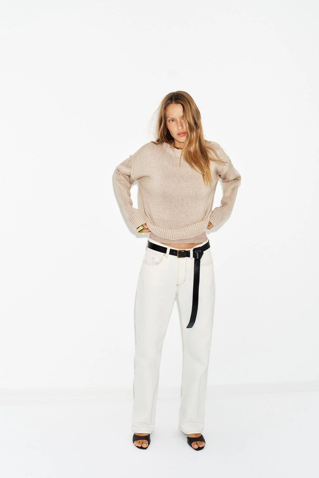 Объёмный трикотажный свитер