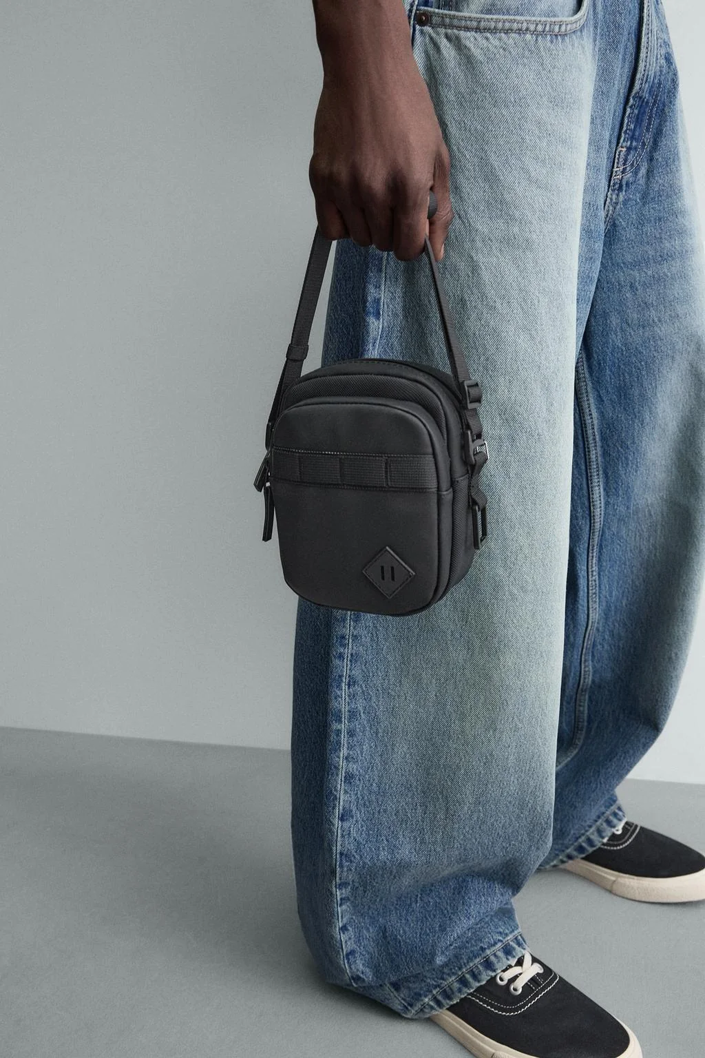 Резинизированная сумка через плечо — Сумки через плечо