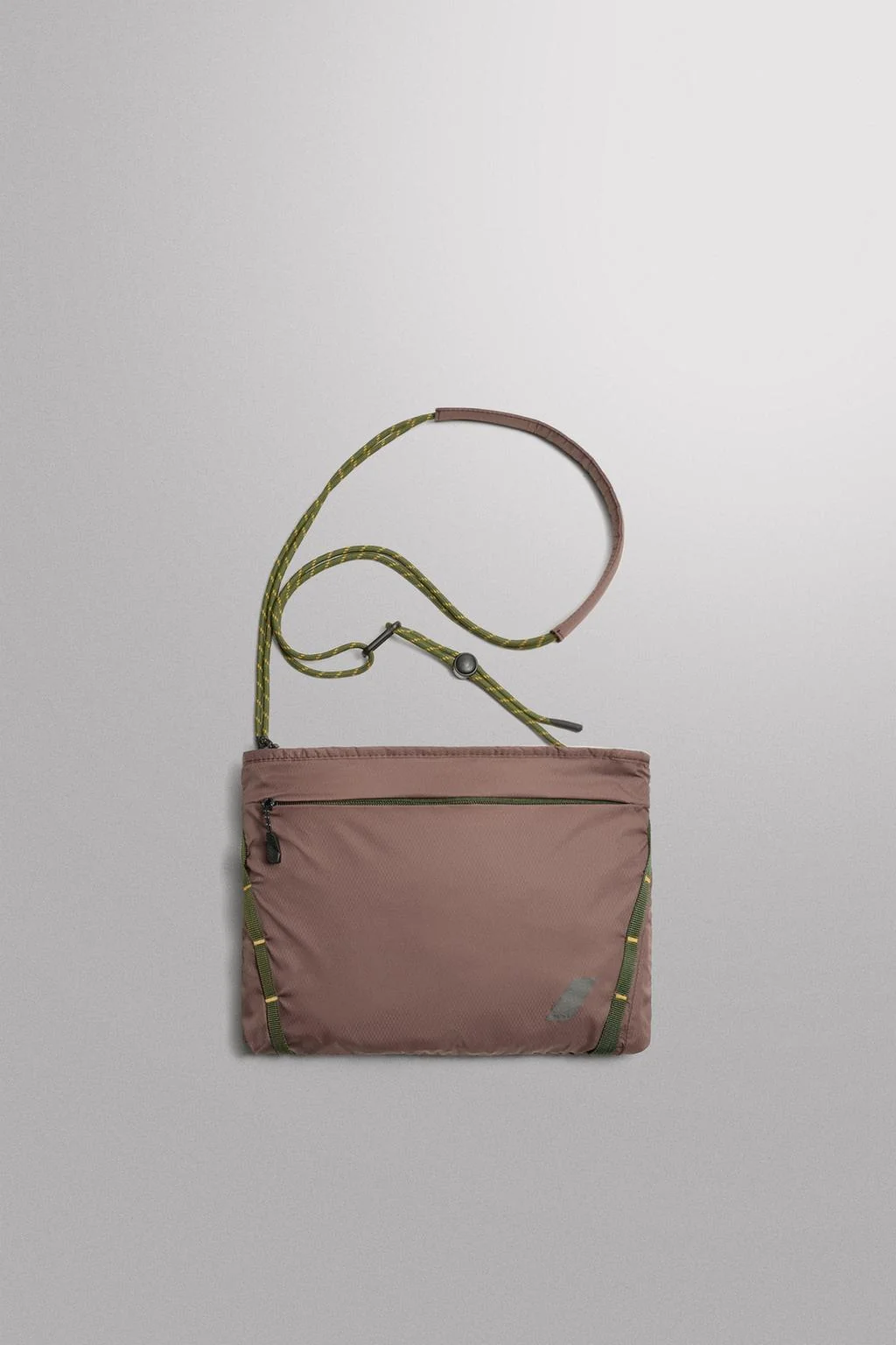 Спортивная сумка через плечо — Спортивная одежда