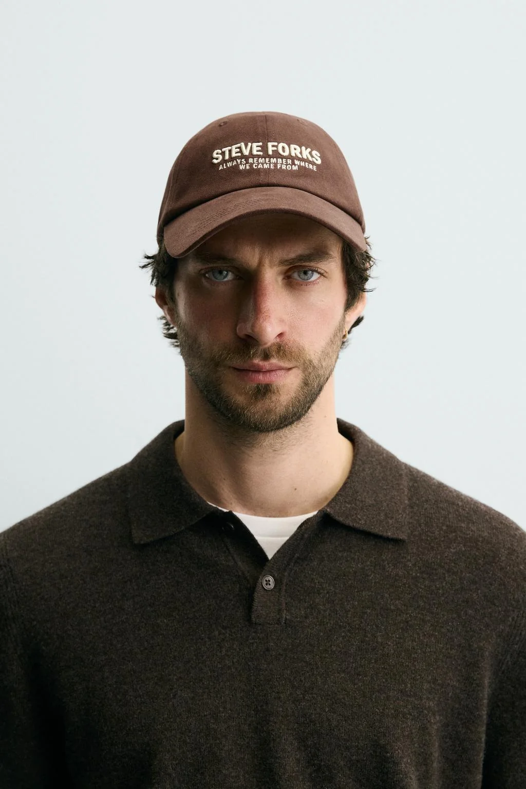 Кепка с вышивкой логотипа — Кепки