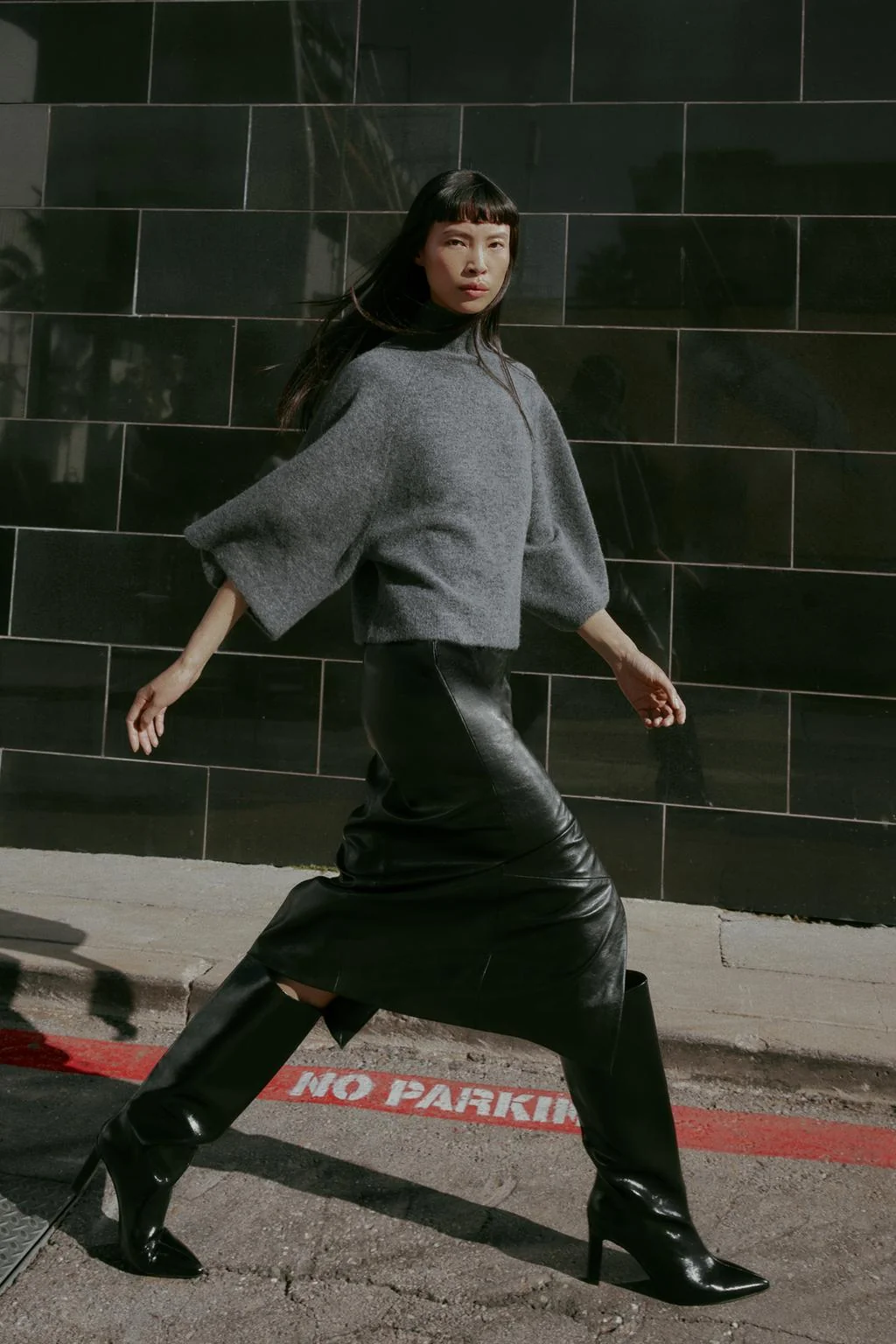 Свитер с широкими рукавами