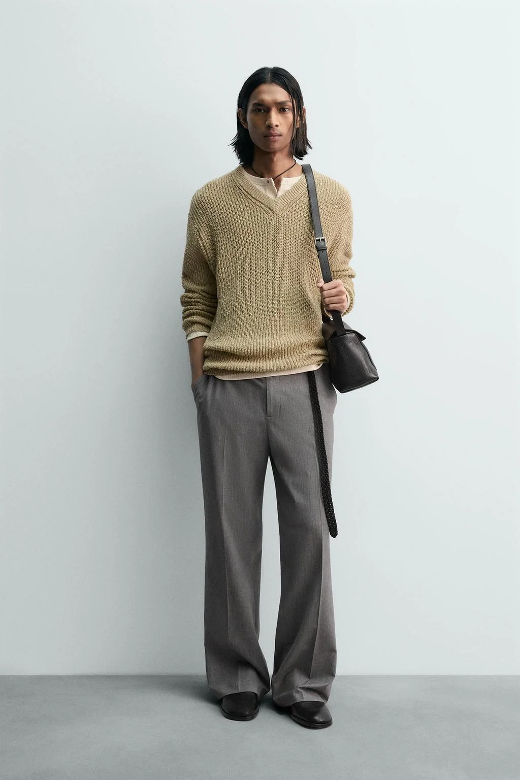 Свитер с неровной текстурой и V-образным вырезом — Нью-йоркская версия