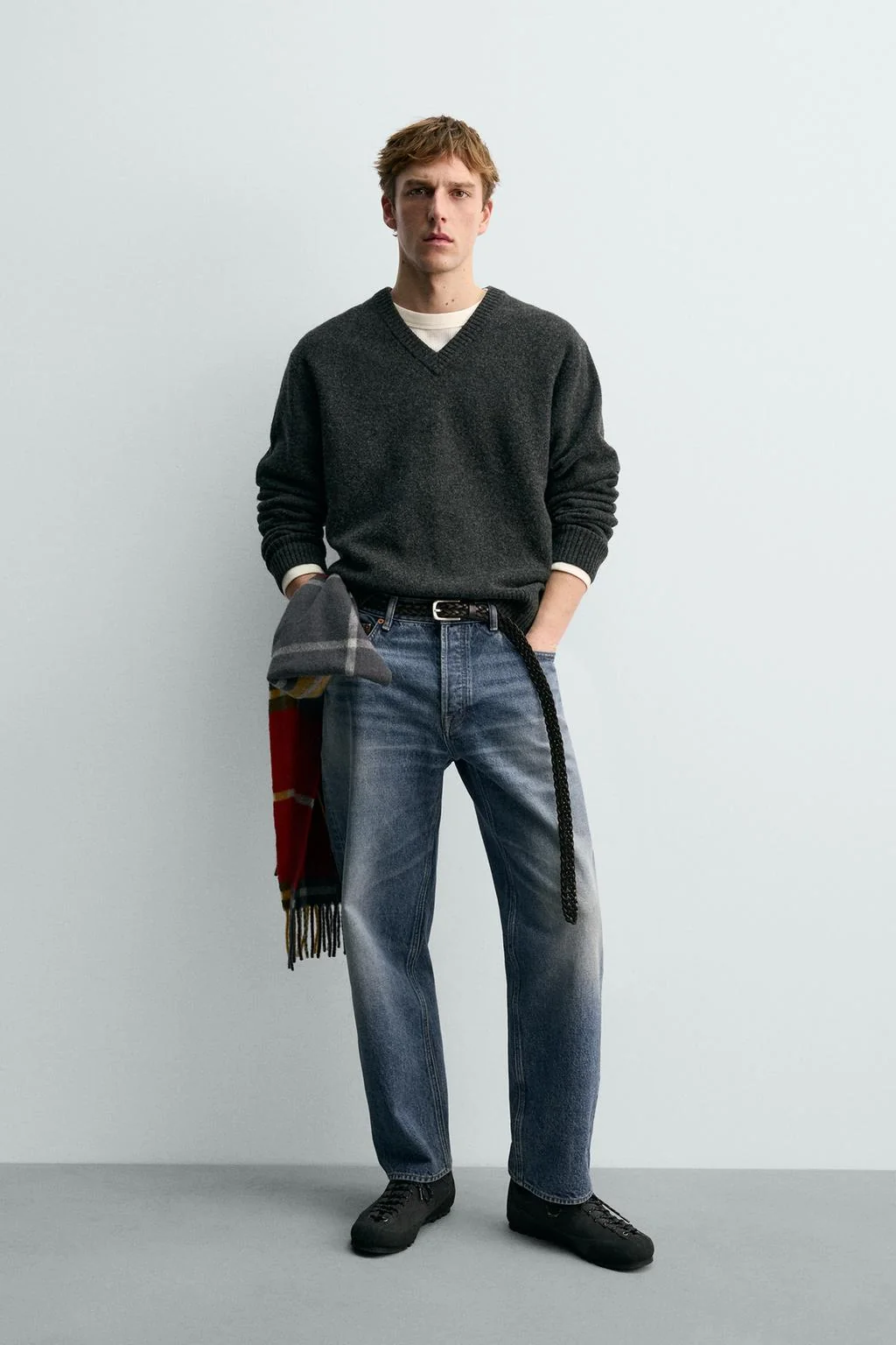 Шерстяной свитер с V-образным вырезом AARON LEVINE X ZARA — Sweaters | Cardigans
