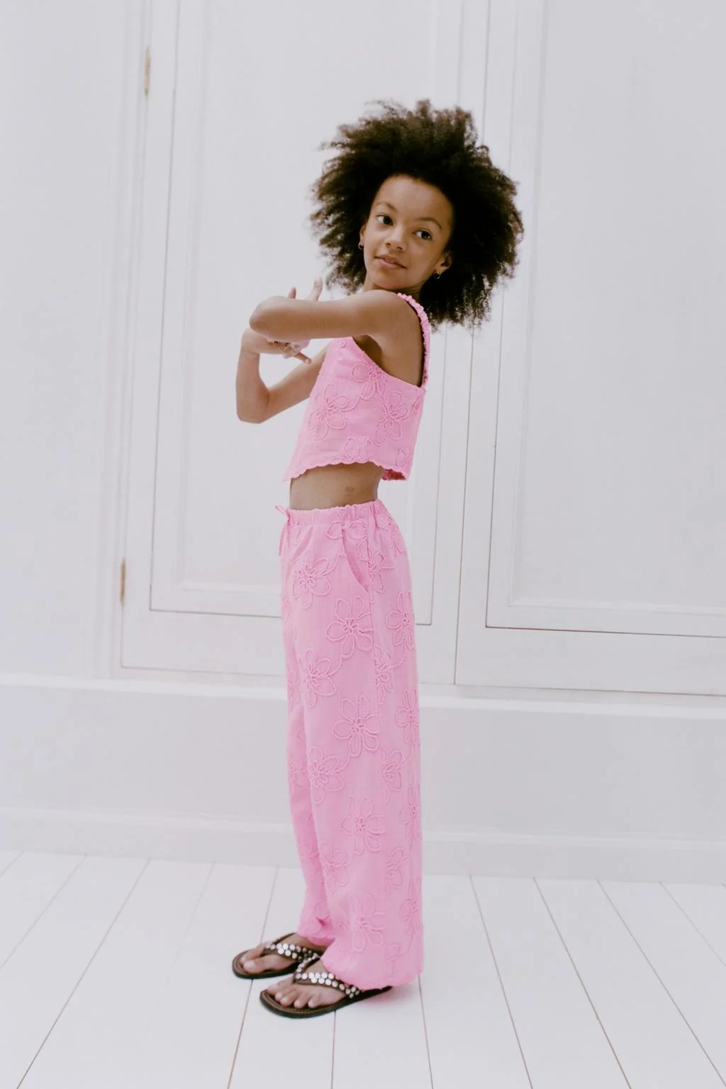 Топ с цветочной вышивкой