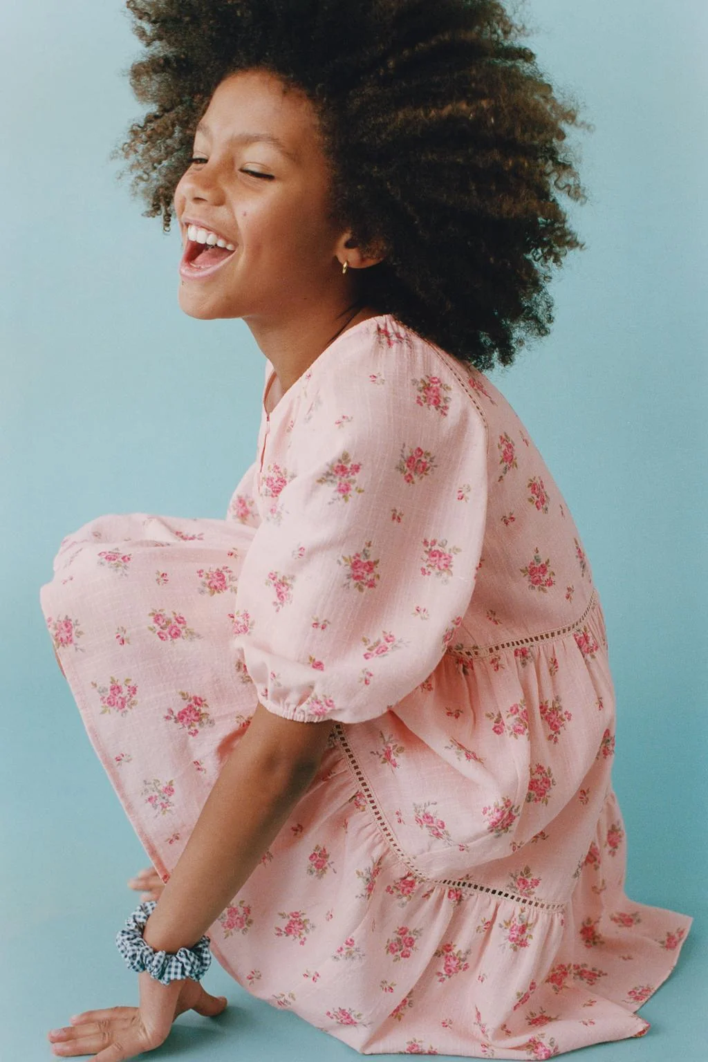 Платье из кружевного цветочного узора