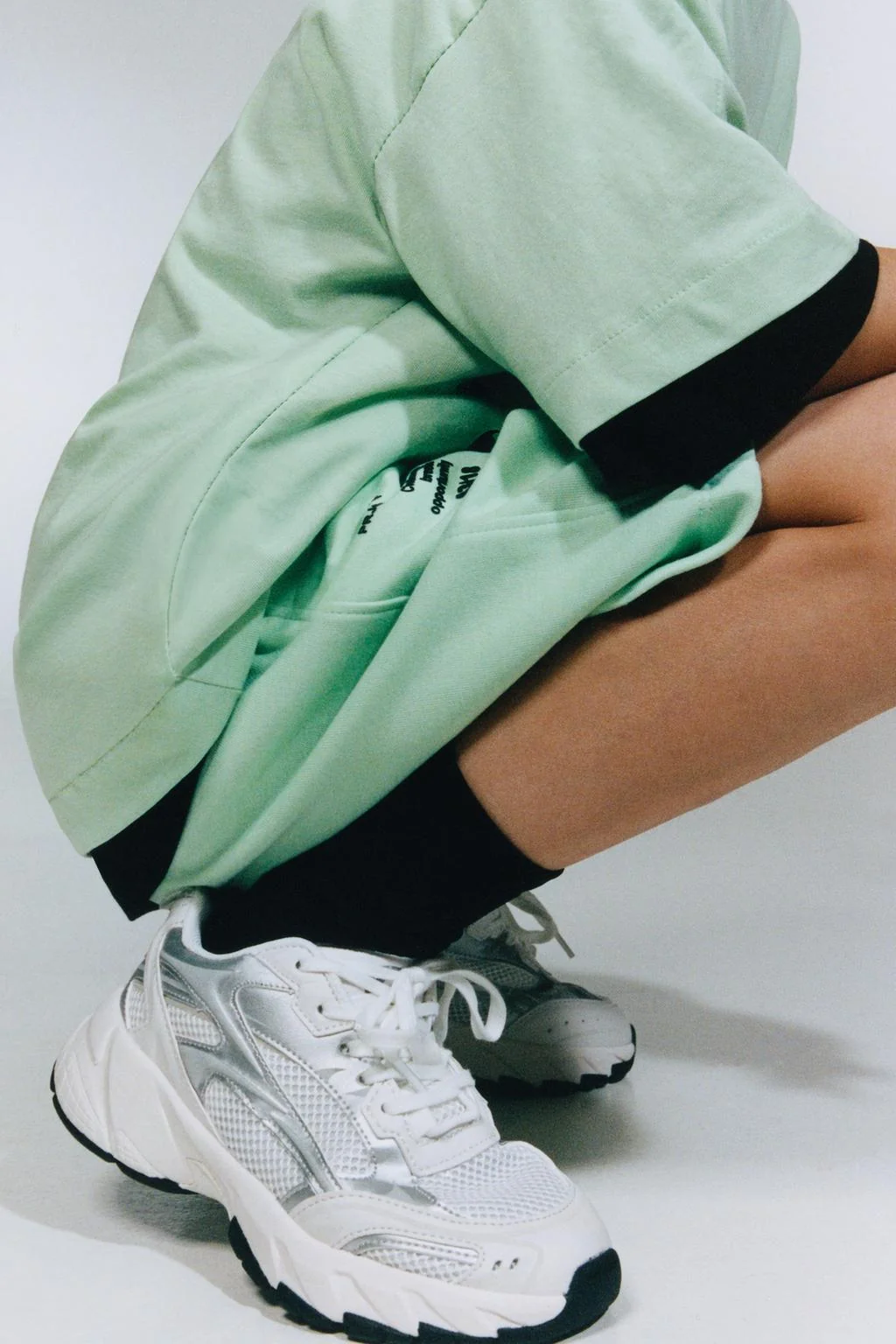 Спортивные кроссовки из сетки