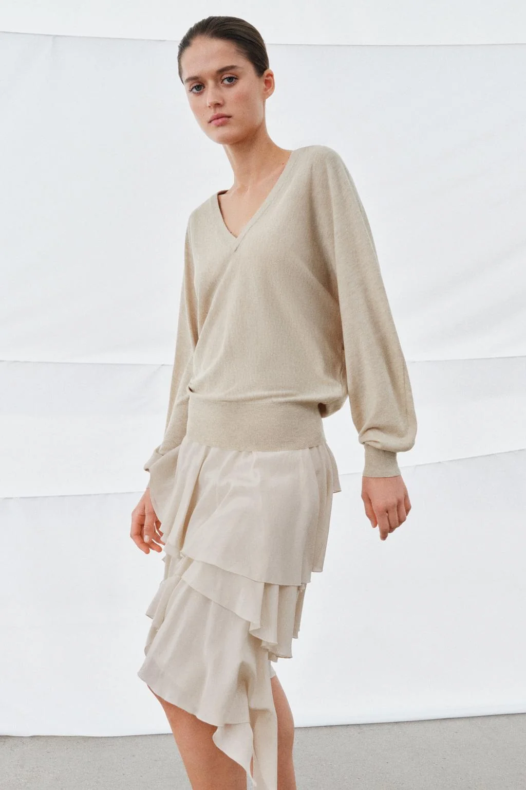 Шерстяной свитер V-образный вырез