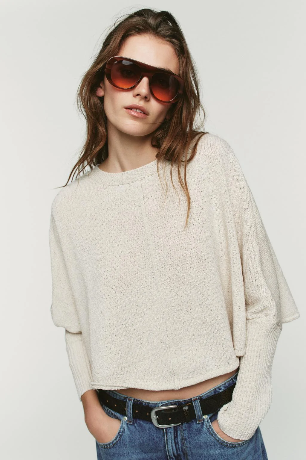 Короткий трикотажный свитер с рукавами-летучими мышами
