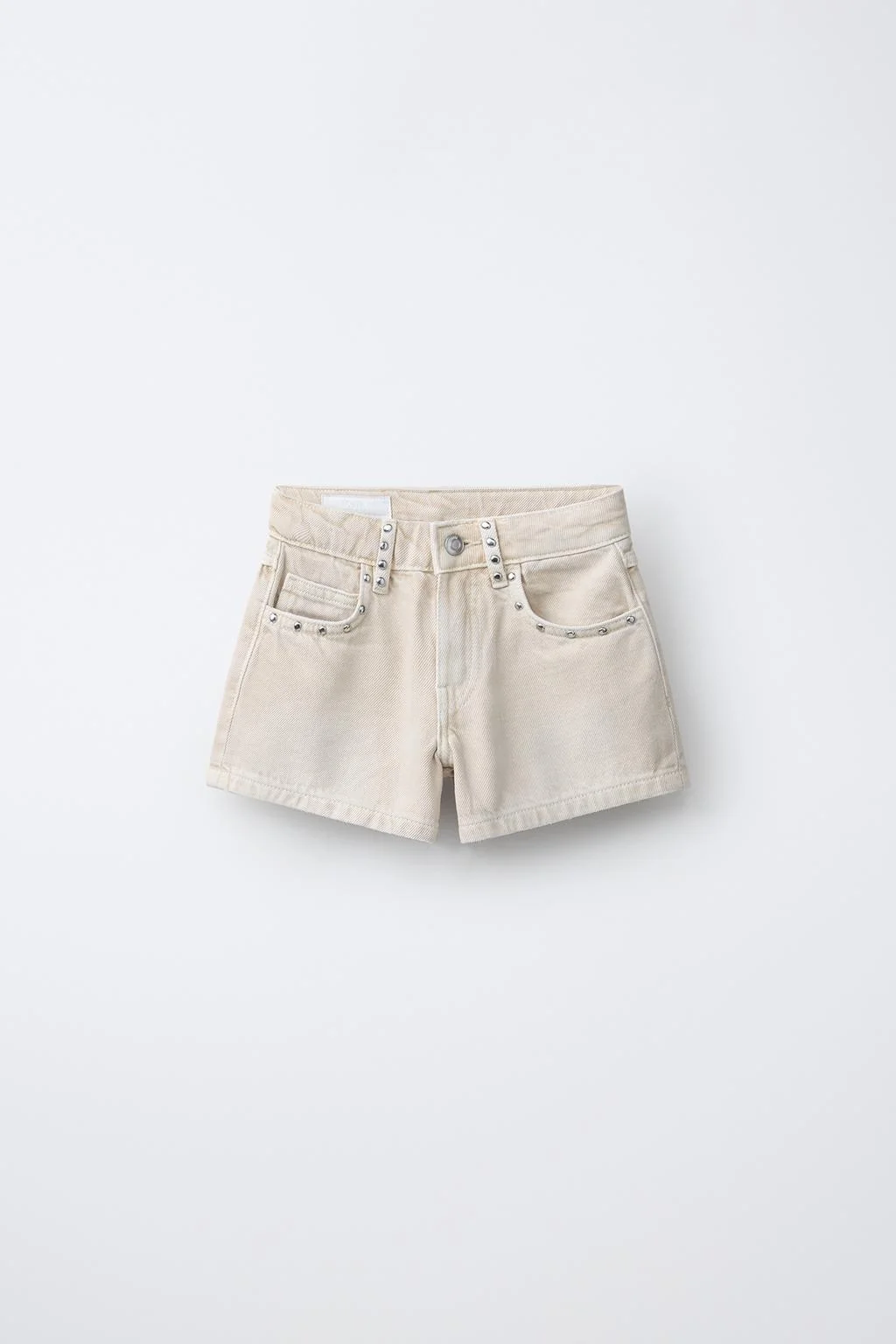 Джинсовые шорты-бермуды со звездами и шипами