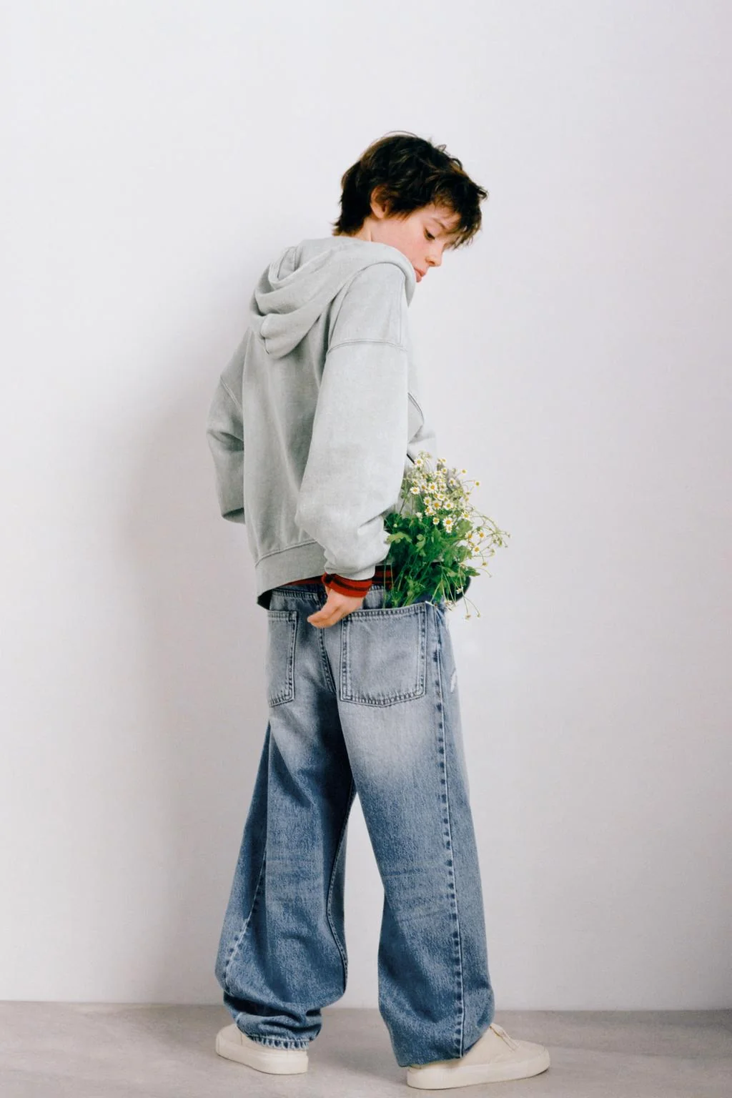 Джинсы с потёртостями и эффектом баллон